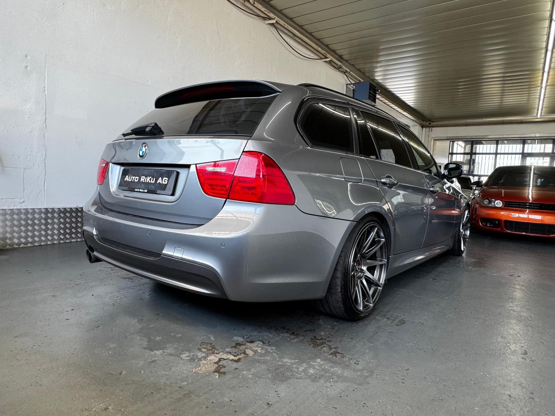 BMW 330d xDrive Touring Steptronic-image-12