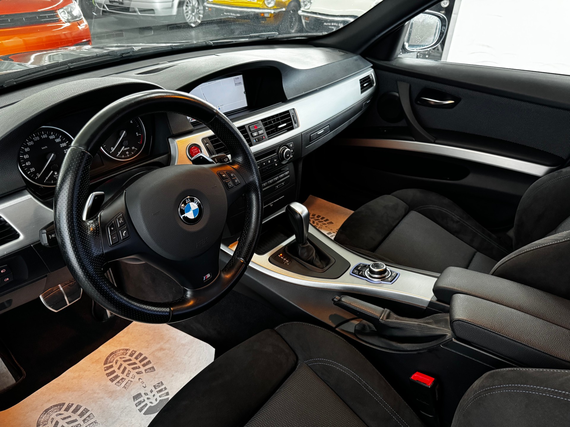 BMW 330d xDrive Touring Steptronic-image-16