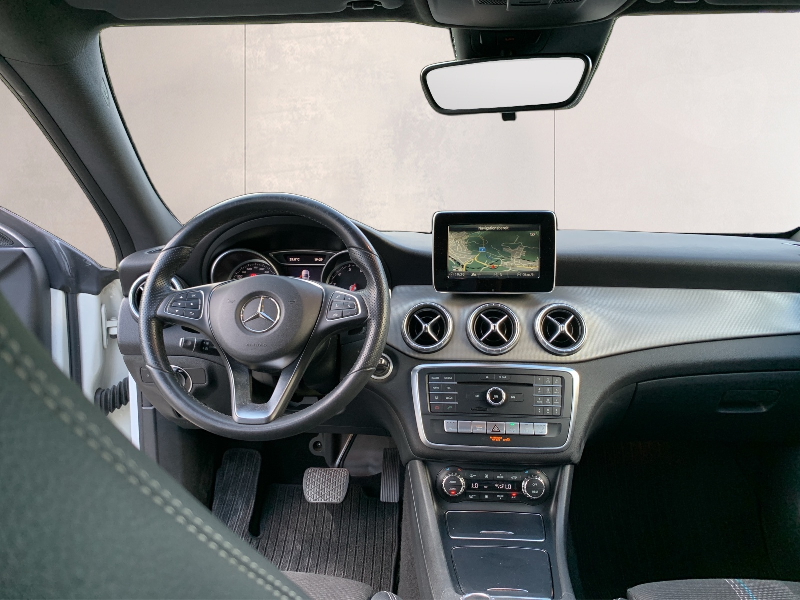 MERCEDES-BENZ CLA Shooting Brake 200 Night Star 7G-DCT-image-8
