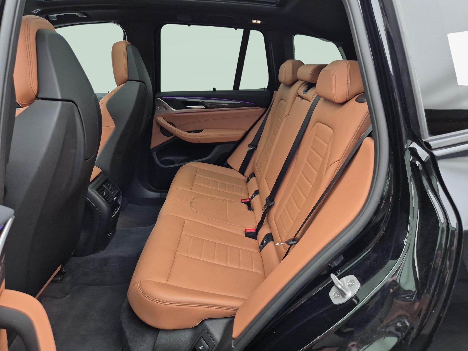 BMW X3 M40i-showroom-element-3