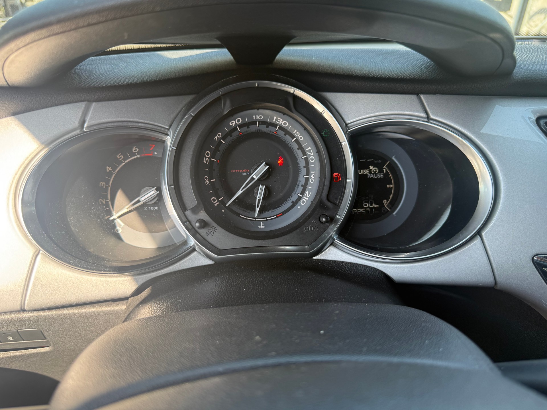 DS AUTOMOBILES DS3 1.2 VTi Chic-image-10