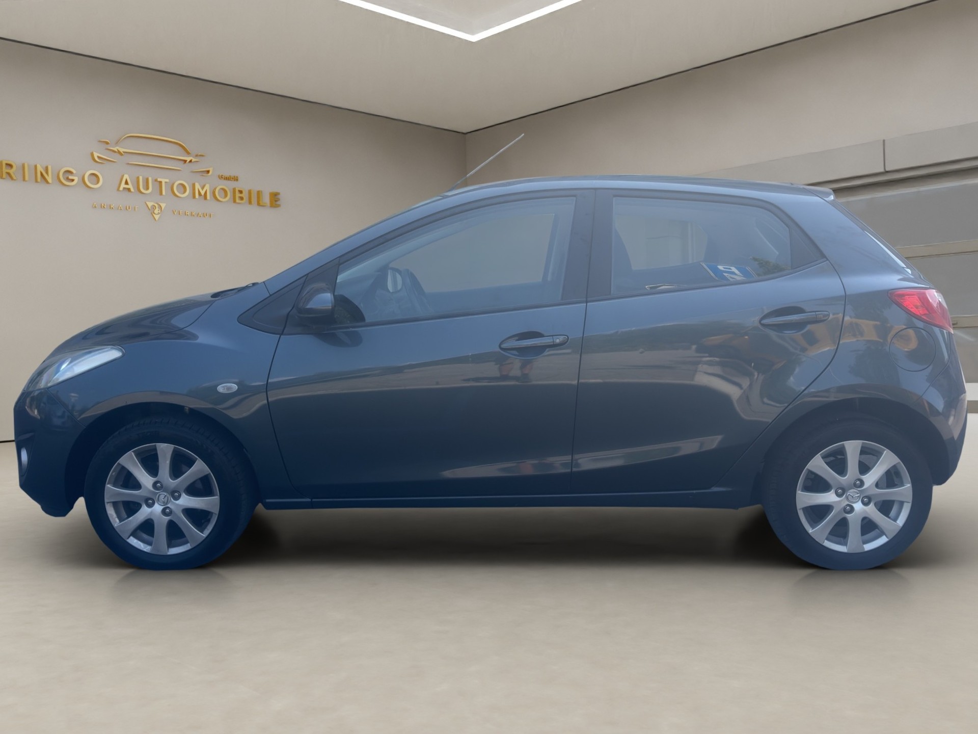 MAZDA 2 1.5i 16V Exclusive Automatic-showroom-element-3