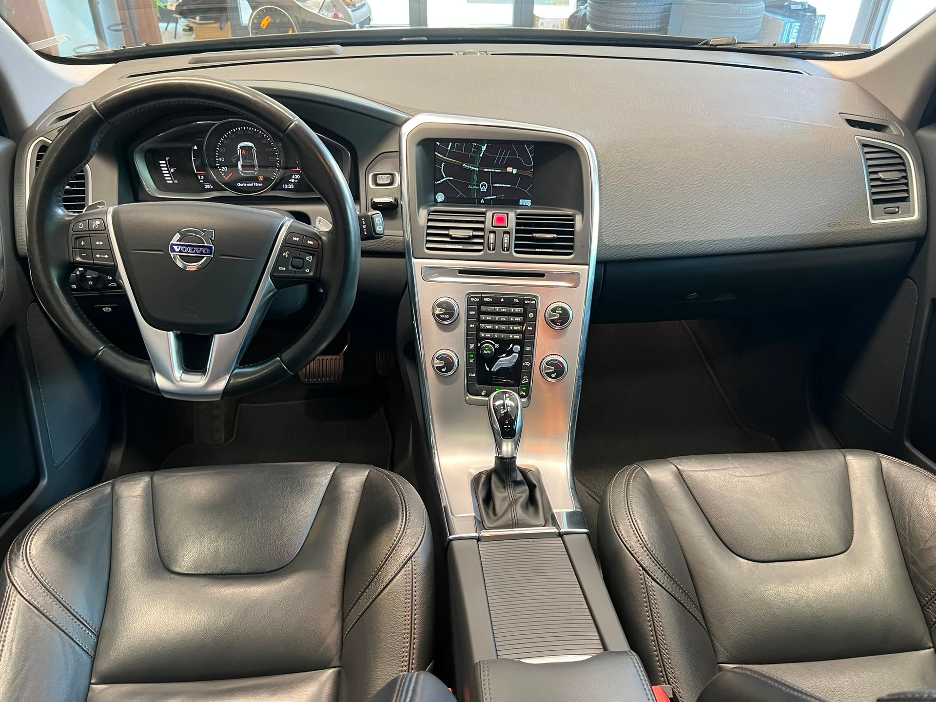 VOLVO XC60 2.4 D5 Summum AWD S/S-image-6
