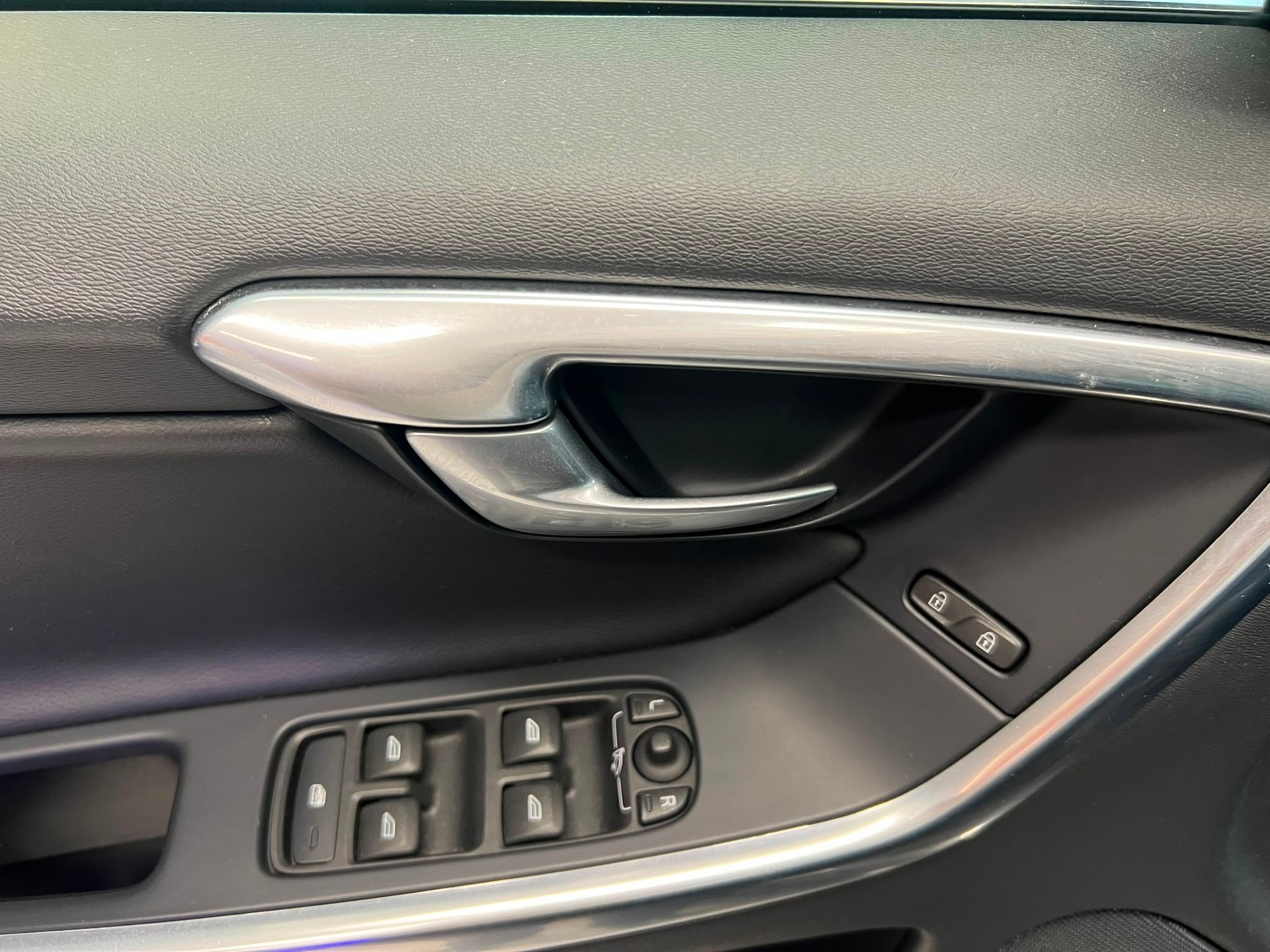VOLVO XC60 2.4 D5 Summum AWD S/S-image-4