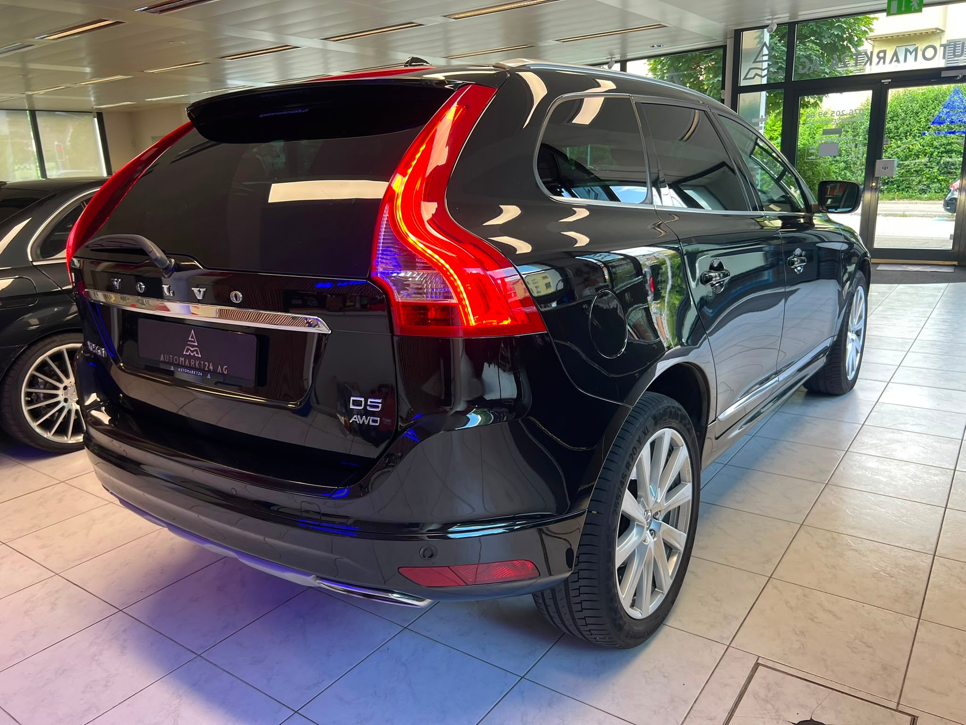 VOLVO XC60 2.4 D5 Summum AWD S/S-image-13