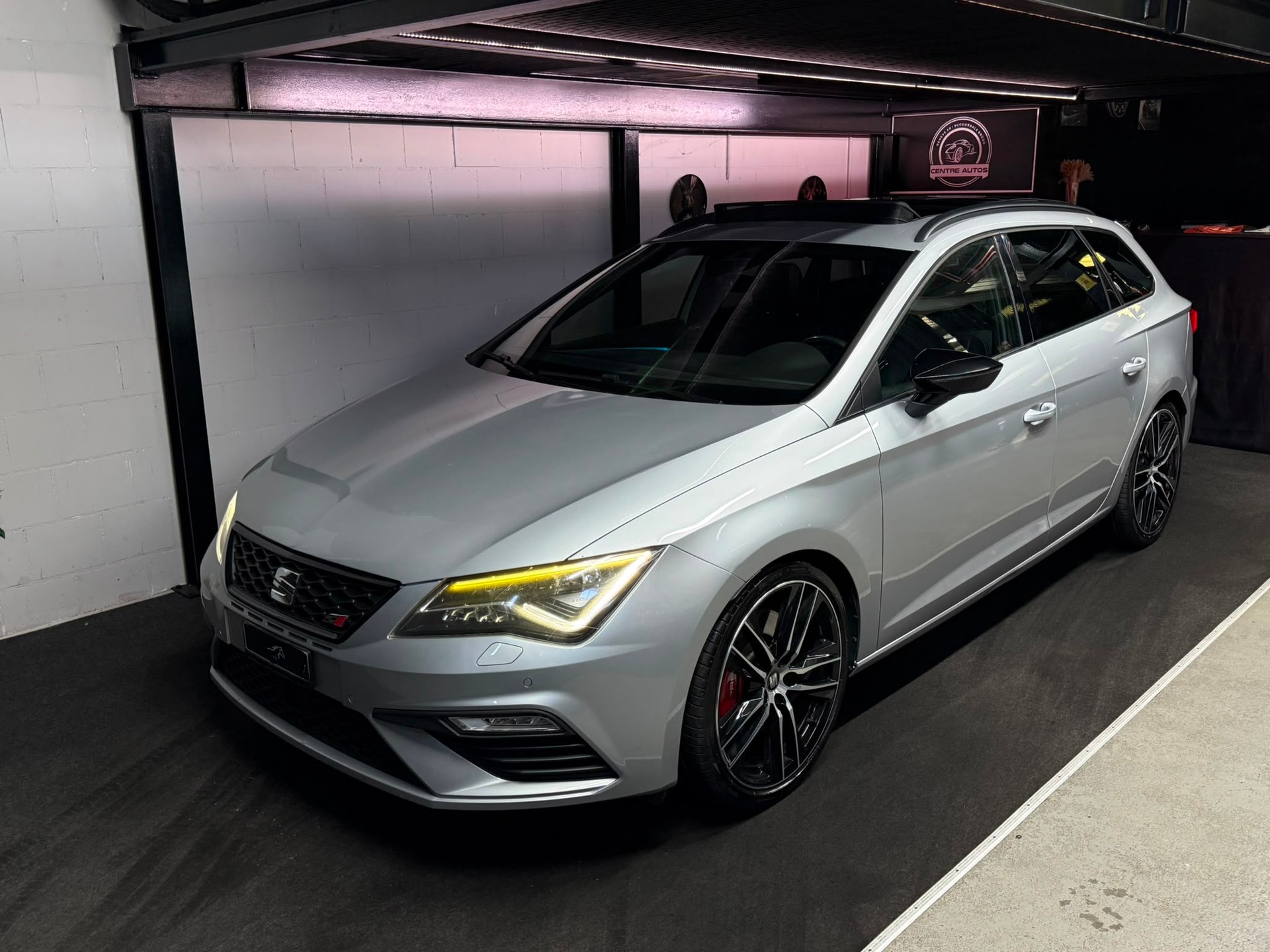 SEAT Leon ST 2.0 TSI Cupra 300 4 Drive DSG | Panoramadach-showroom-element-1