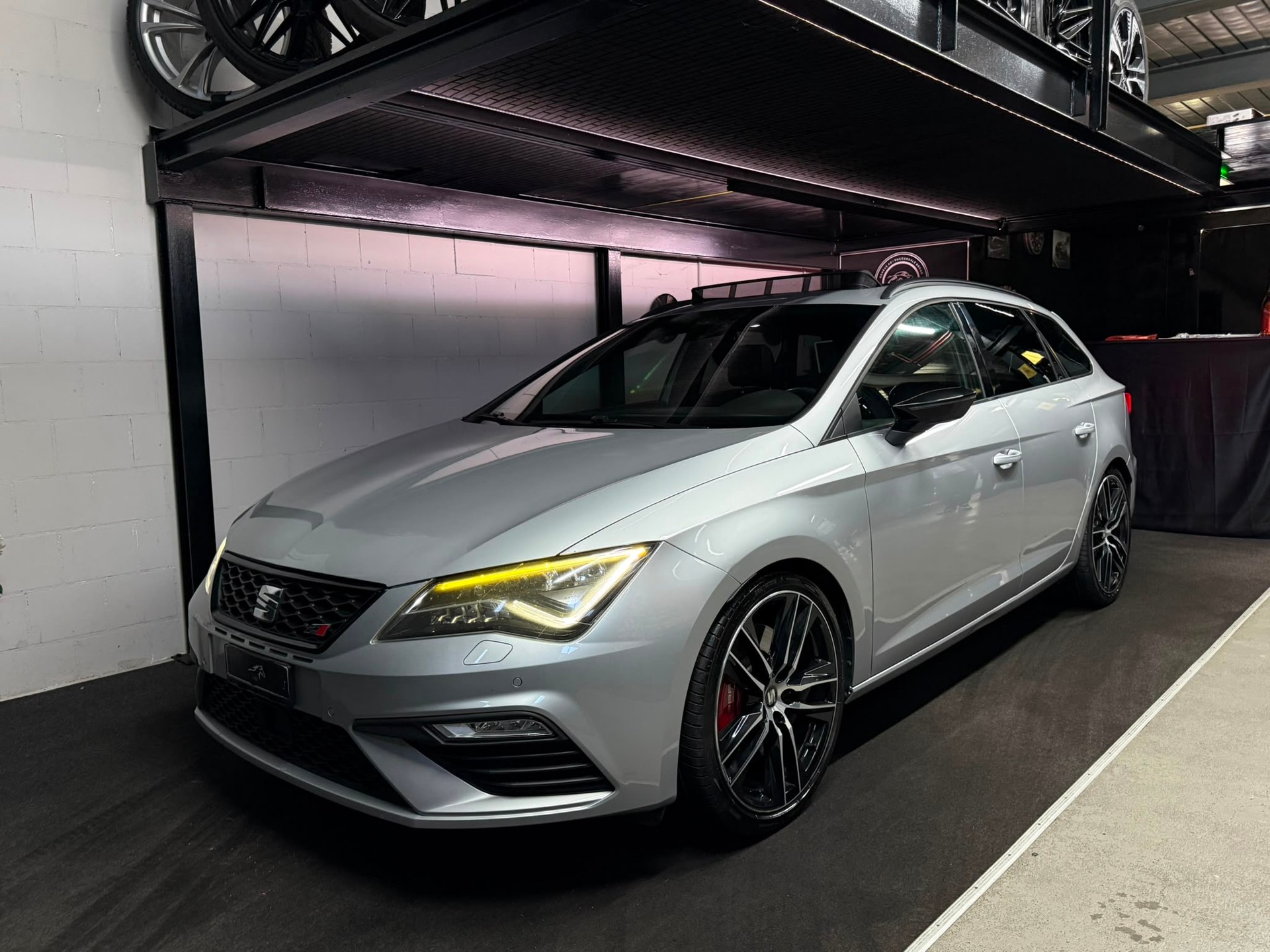 SEAT Leon ST 2.0 TSI Cupra 300 4 Drive DSG | Panoramadach