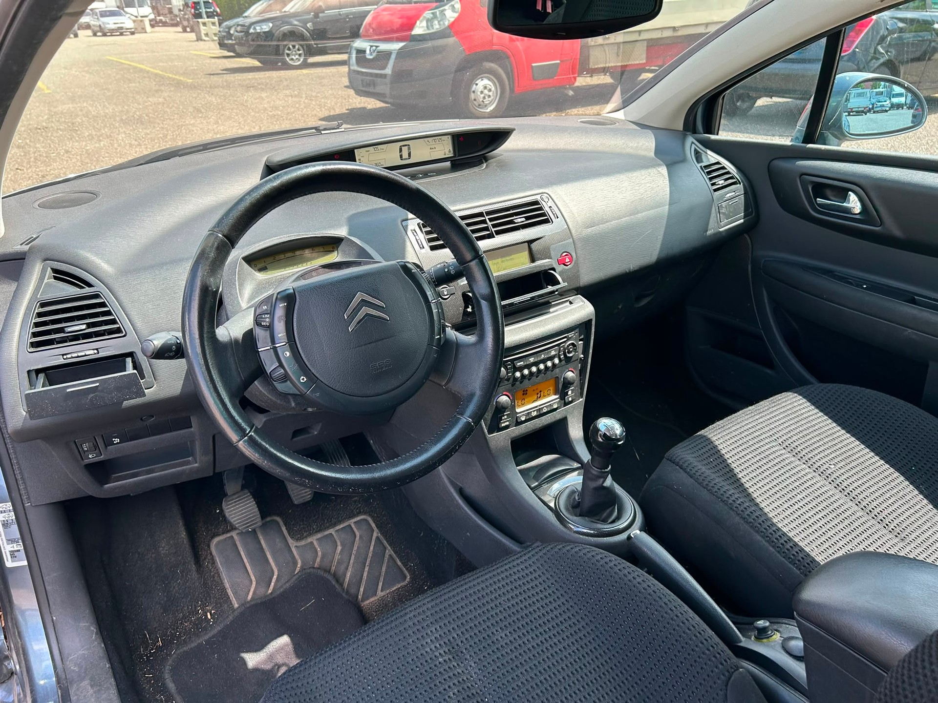 CITROEN C4 Coupé 1.6i 16V VTR-image-7