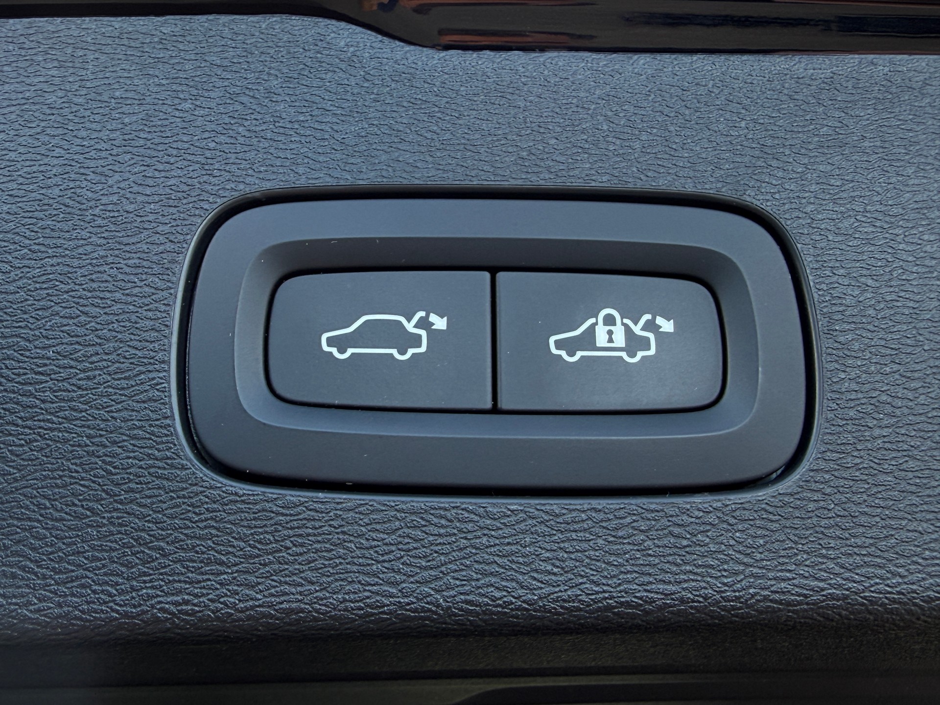 VOLVO V60 T6 eAWD Twin Engine Inscription Geartronic-image-15