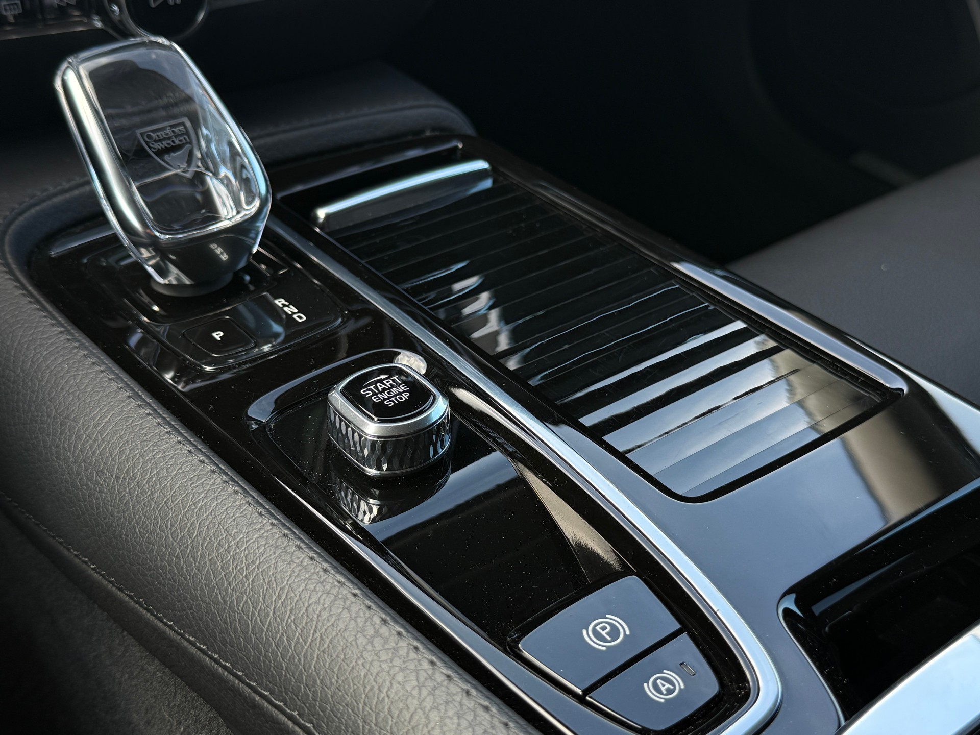VOLVO V60 T6 eAWD Twin Engine Inscription Geartronic-image-20
