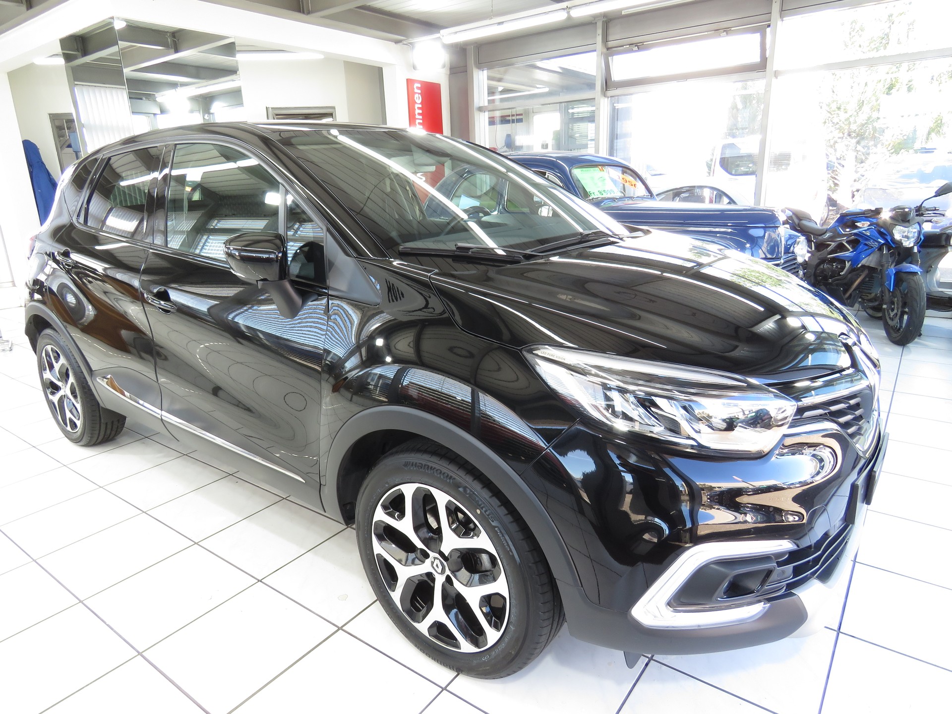 RENAULT Captur 1.2 T 16V Intens EDC (Automat, AHK 1.2 t)-showroom-element-2
