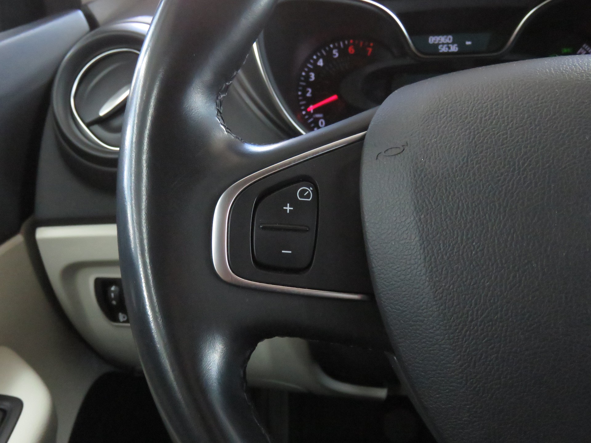 RENAULT Captur 1.2 T 16V Intens EDC (Automat, AHK 1.2 t)-image-21