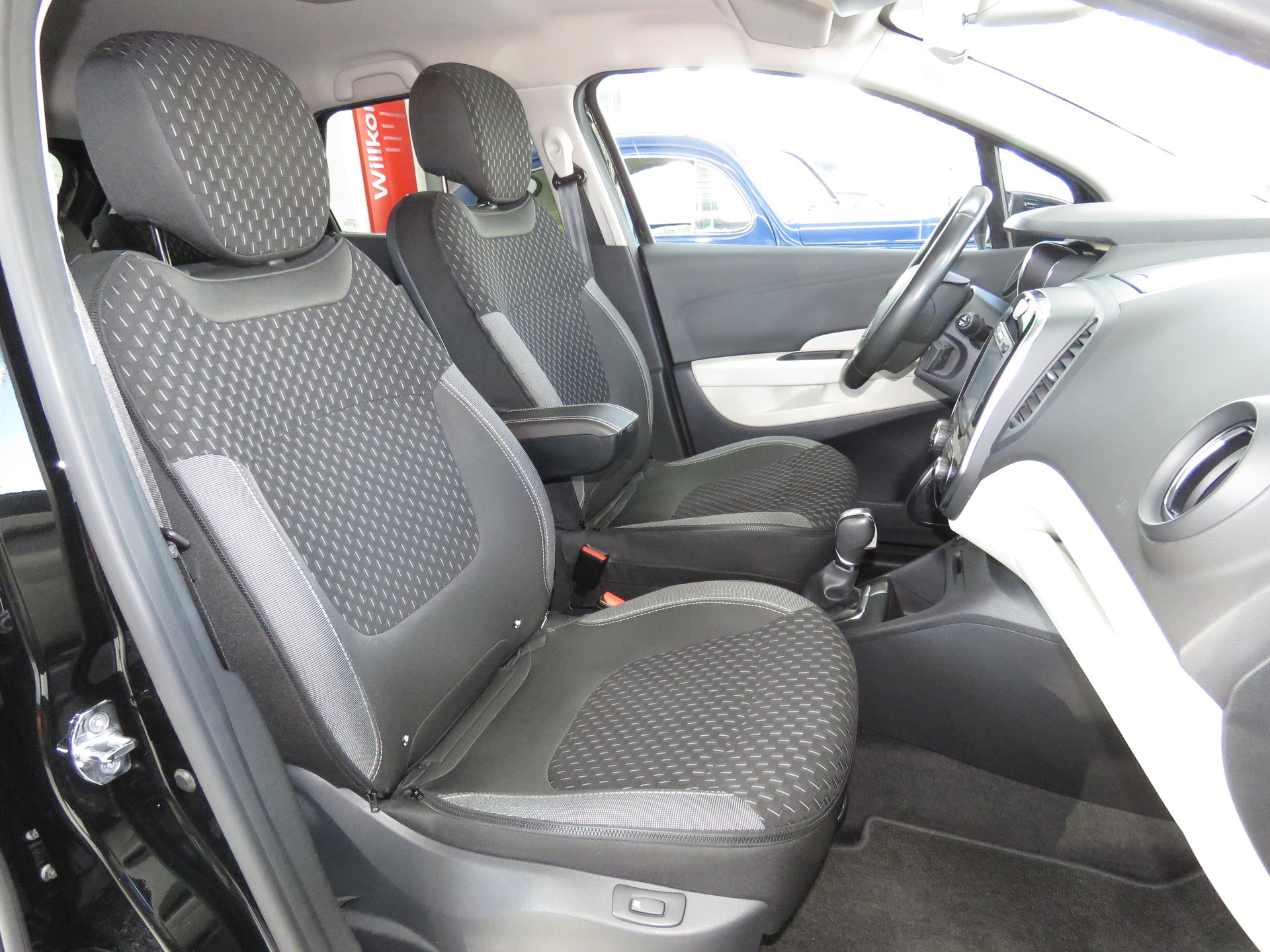 RENAULT Captur 1.2 T 16V Intens EDC (Automat, AHK 1.2 t)-image-12