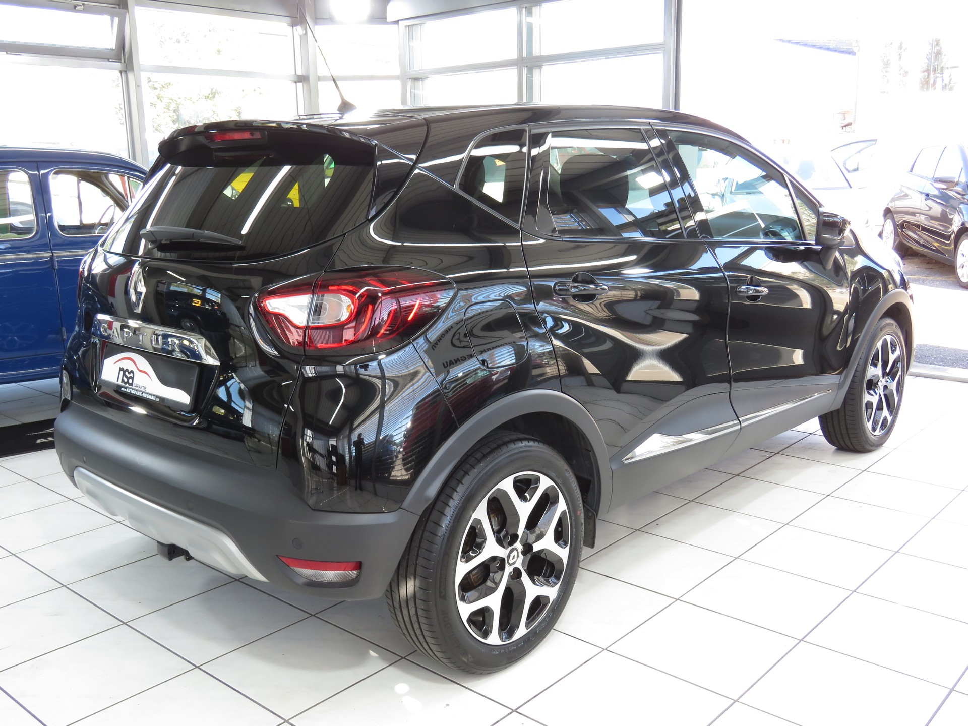 RENAULT Captur 1.2 T 16V Intens EDC (Automat, AHK 1.2 t)-showroom-element-3