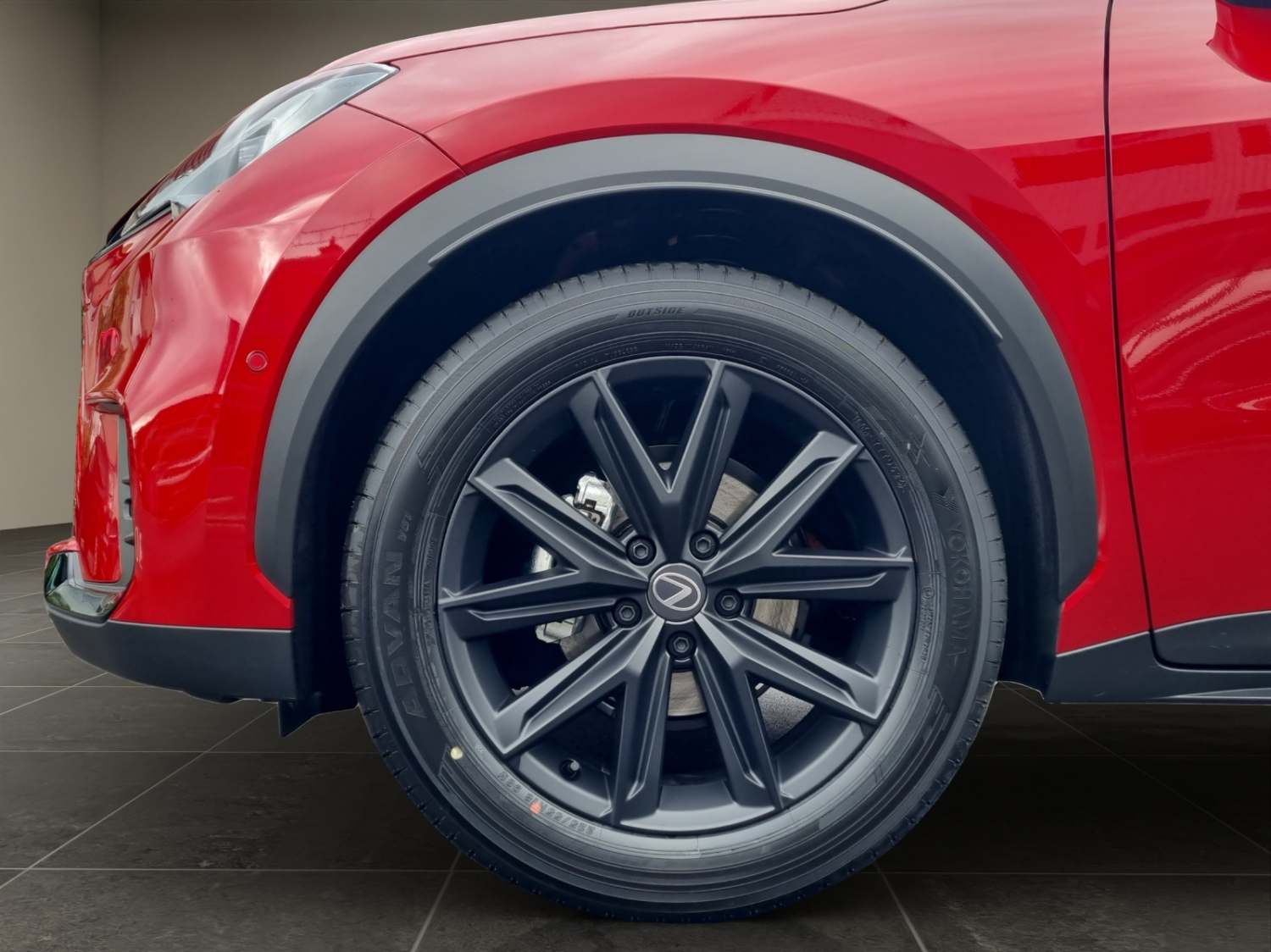 LEXUS LBX 1.5 Hybrid Vibrant Edition AWD-showroom-element-2