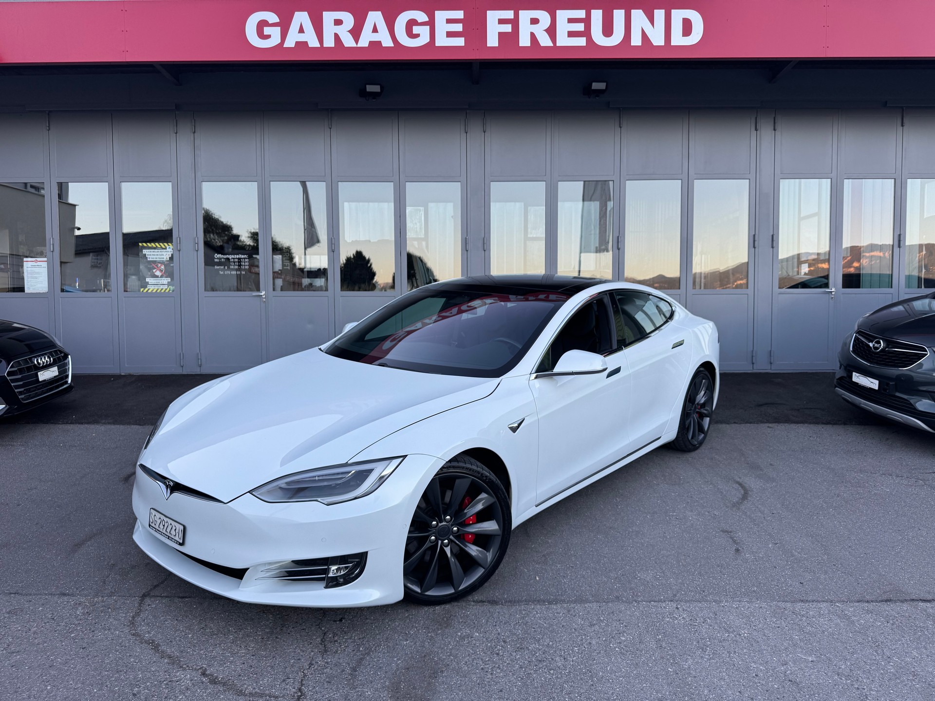 TESLA Model S 100 Ludicrous Performance-showroom-element-3