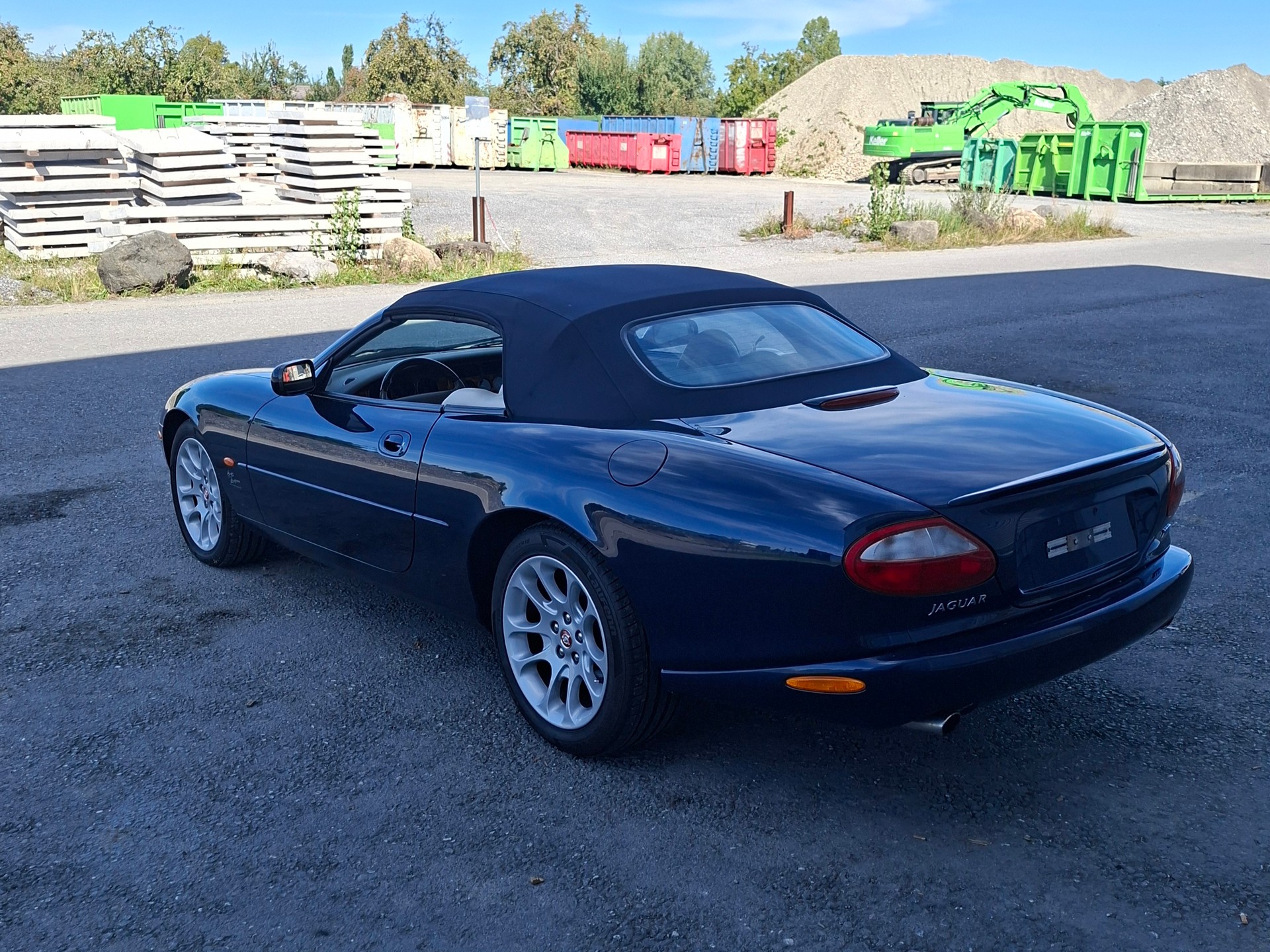 JAGUAR XKR S/C Convertible-showroom-element-2