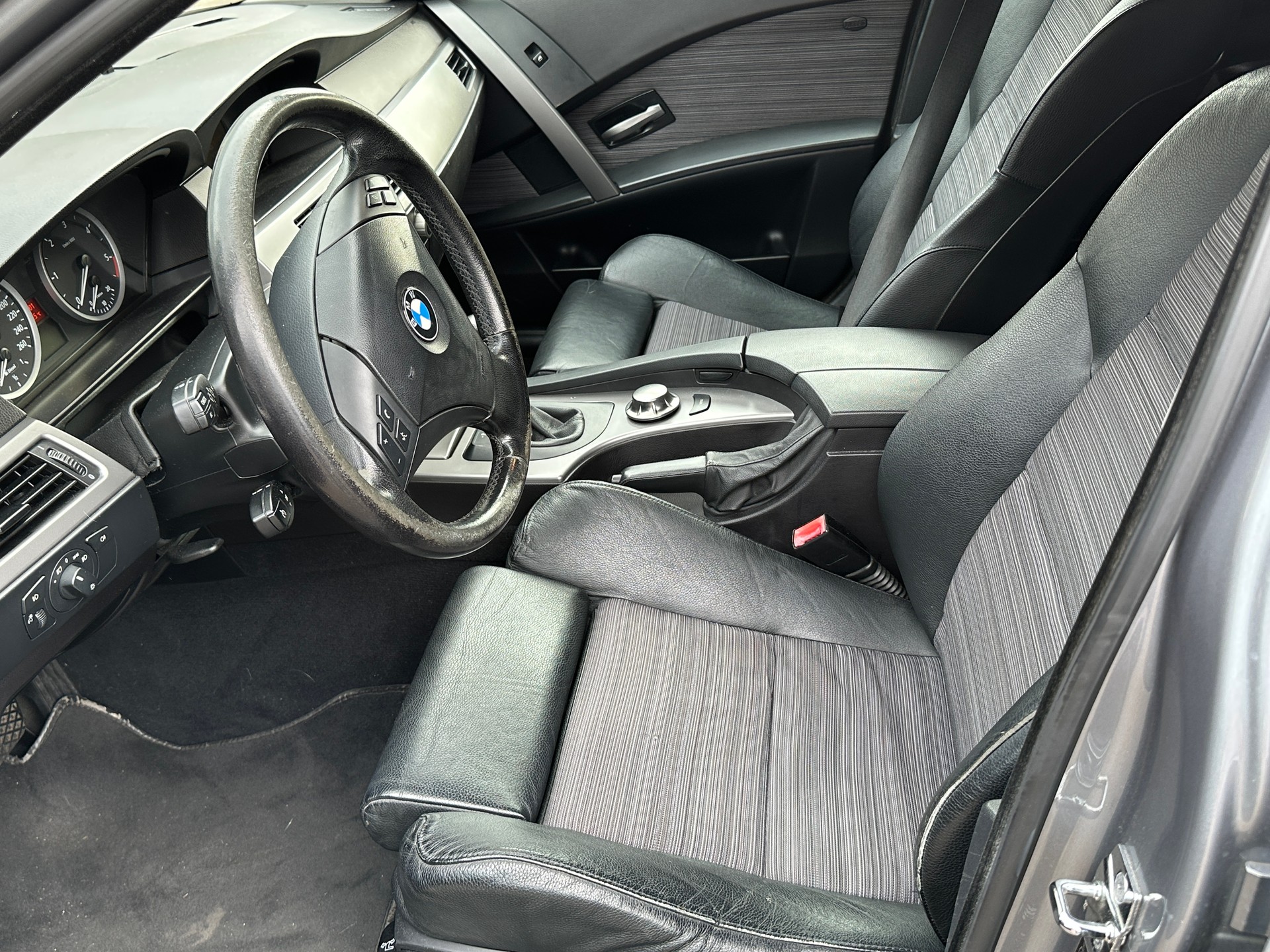 BMW 530d Touring-image-5