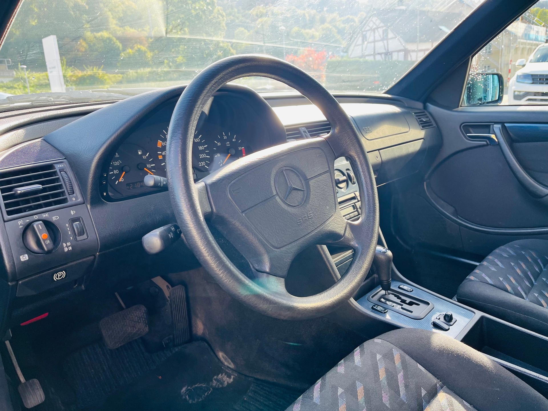MERCEDES-BENZ C 250 TD Elégance-image-4