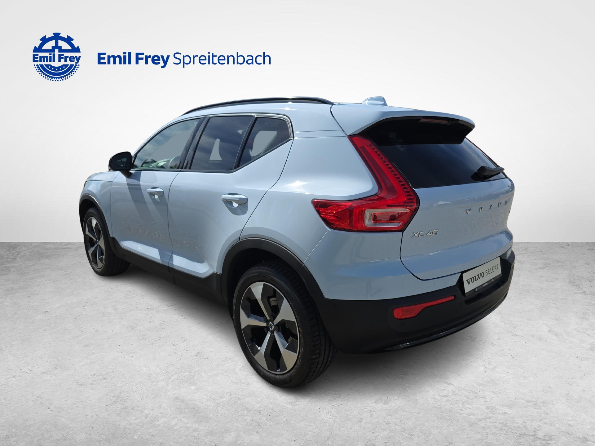VOLVO XC40 2.0 B4 MH Plus Dark-showroom-element-2