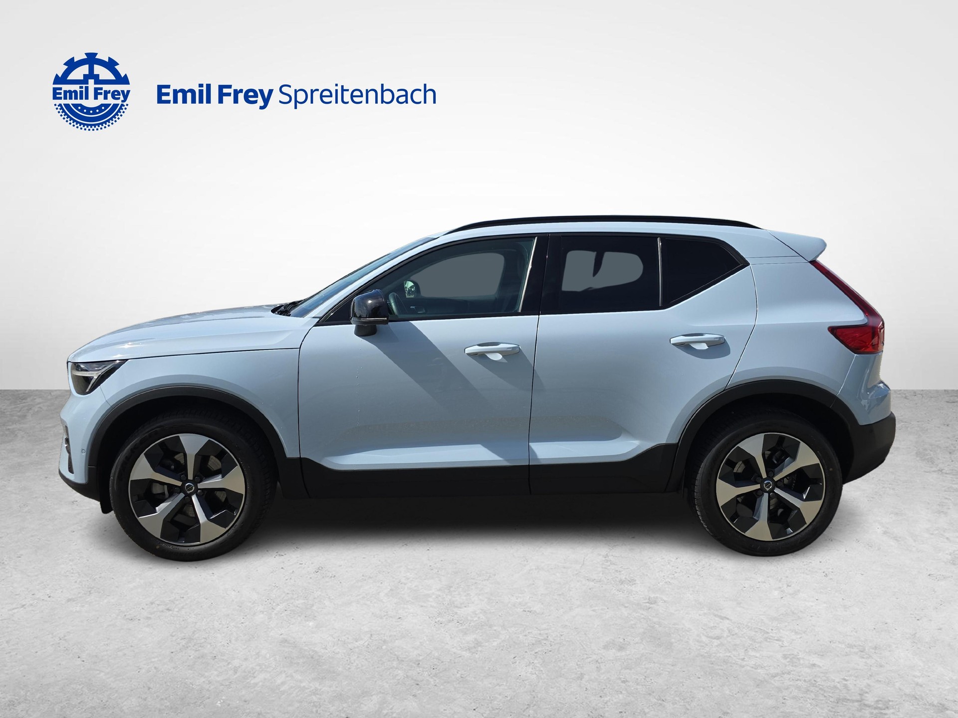 VOLVO XC40 2.0 B4 MH Plus Dark-showroom-element-1