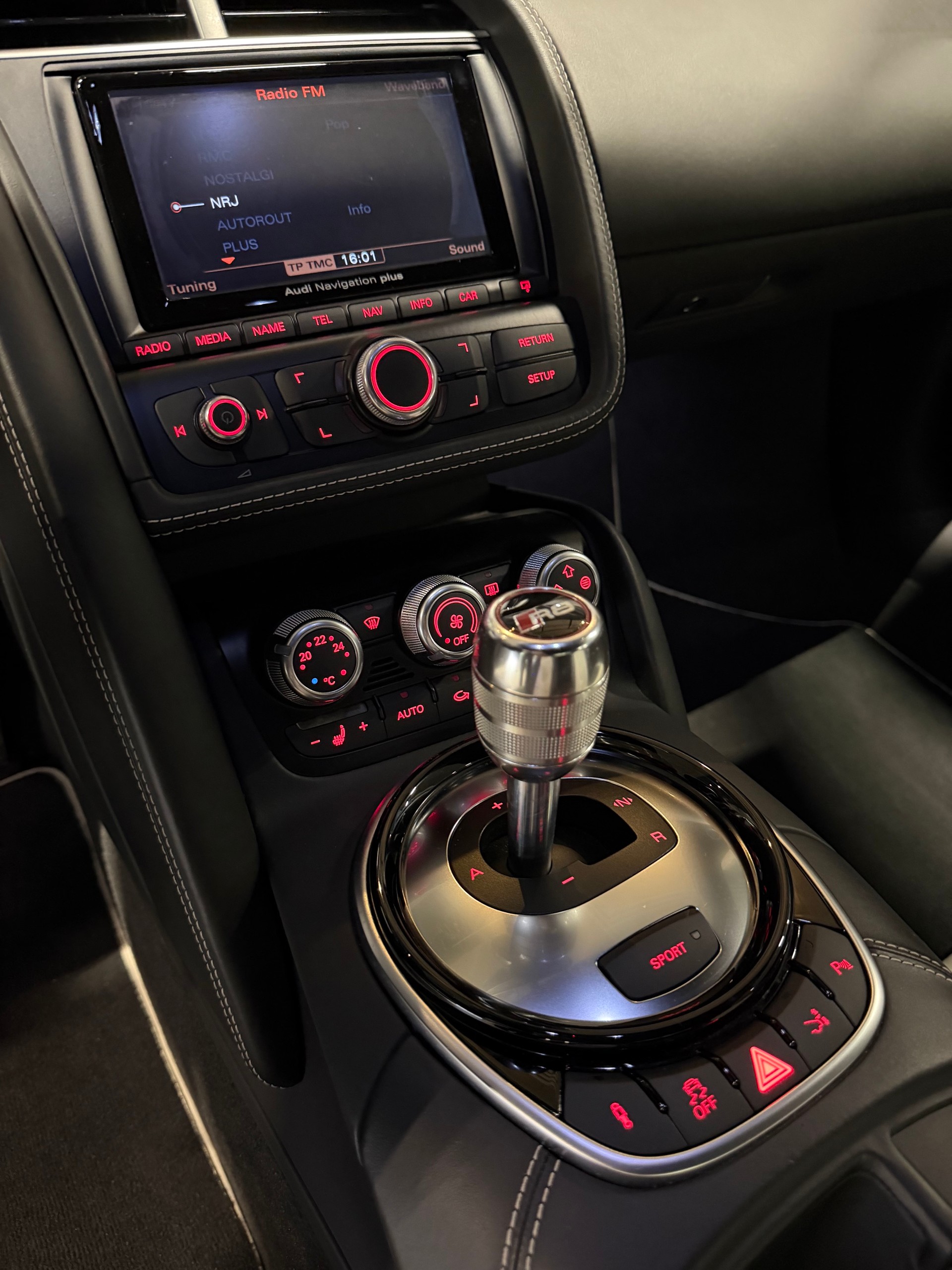 AUDI R8 Coupé 5.2 S-Tronic-image-10