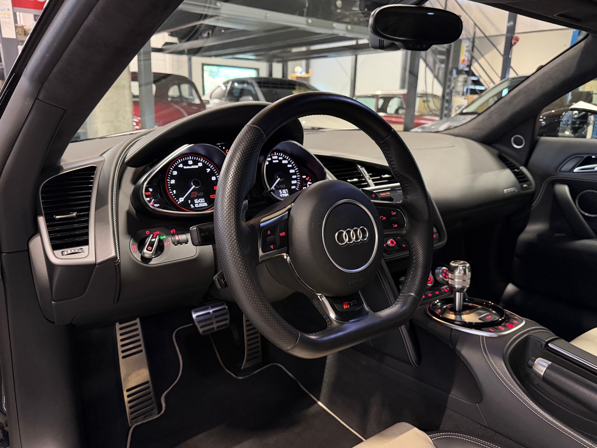 AUDI R8 Coupé 5.2 S-Tronic-image-6