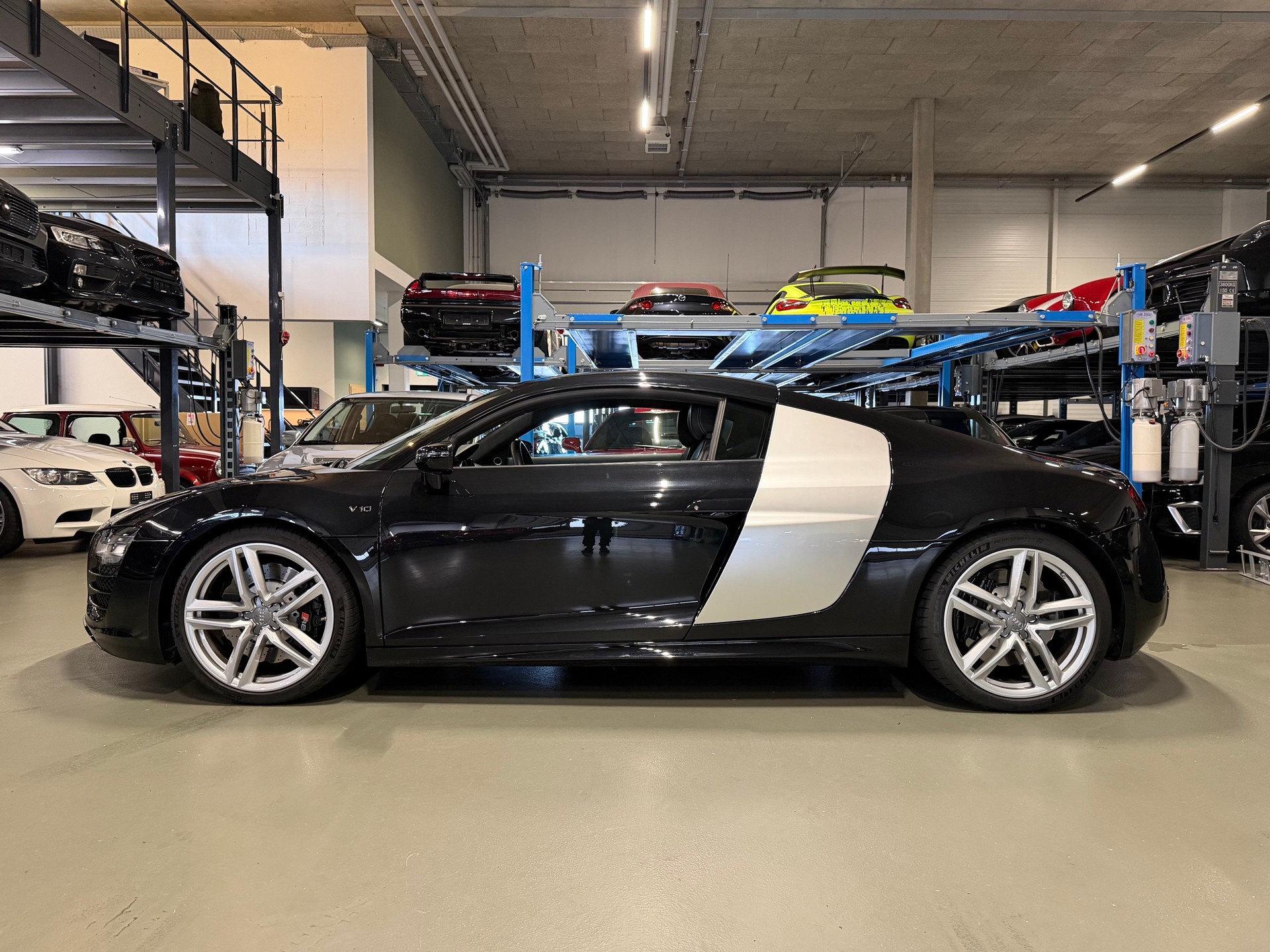 AUDI R8 Coupé 5.2 S-Tronic-showroom-element-1