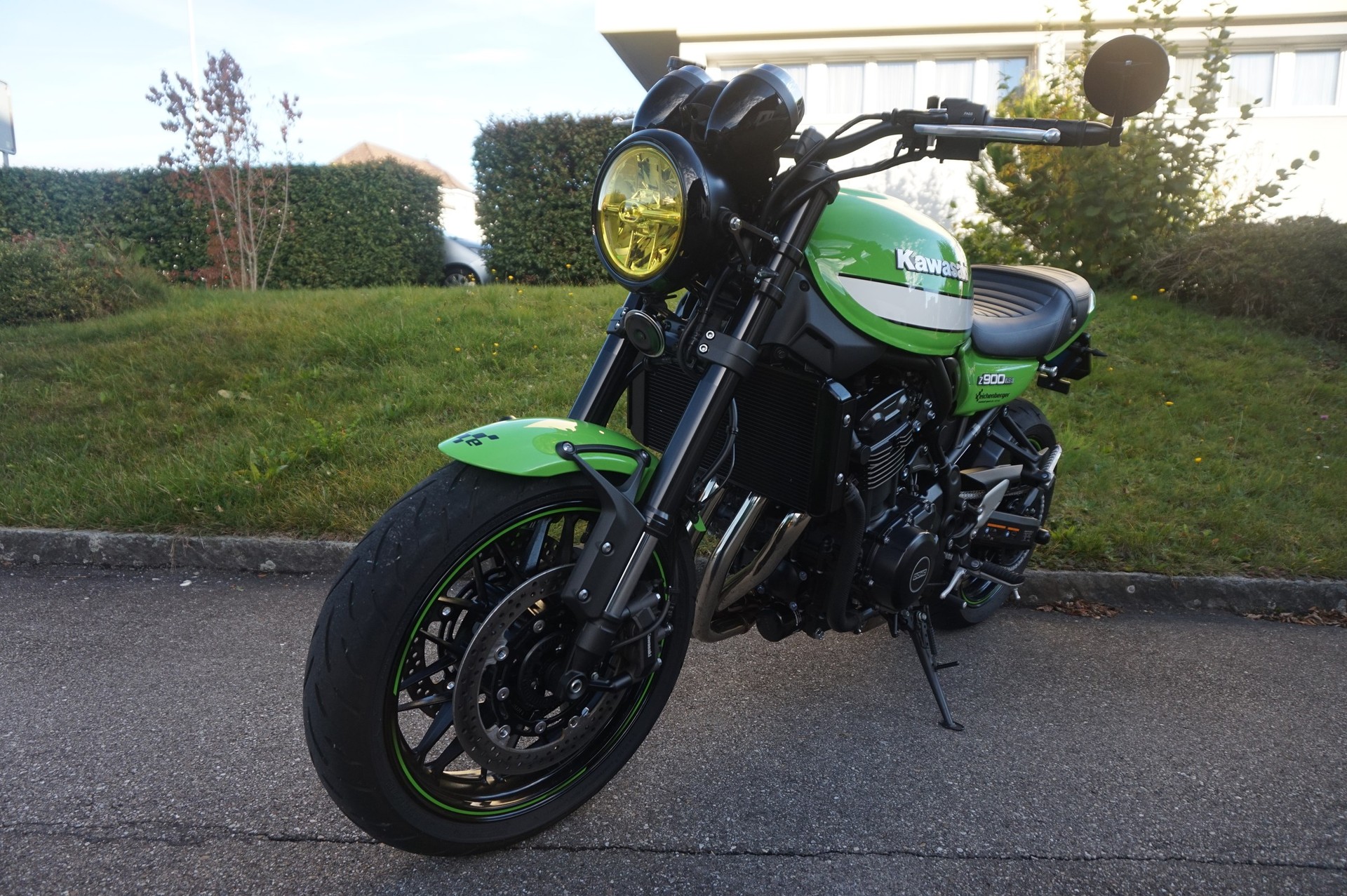 KAWASAKI Z 900RS ABS Vintage Lime Green mit goldenem Scheinwerferglas-image-1