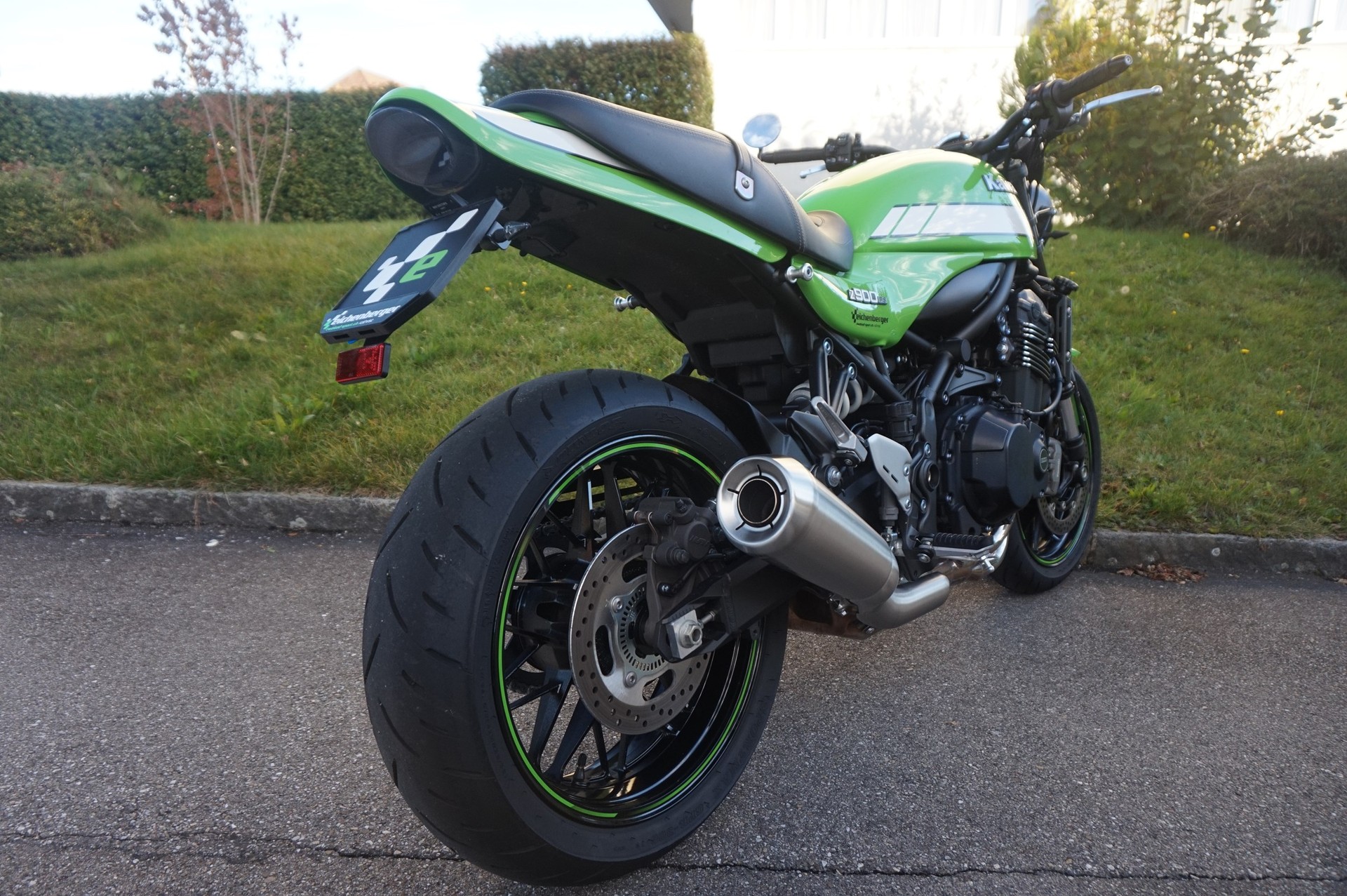 KAWASAKI Z 900RS ABS Vintage Lime Green mit goldenem Scheinwerferglas-image-3