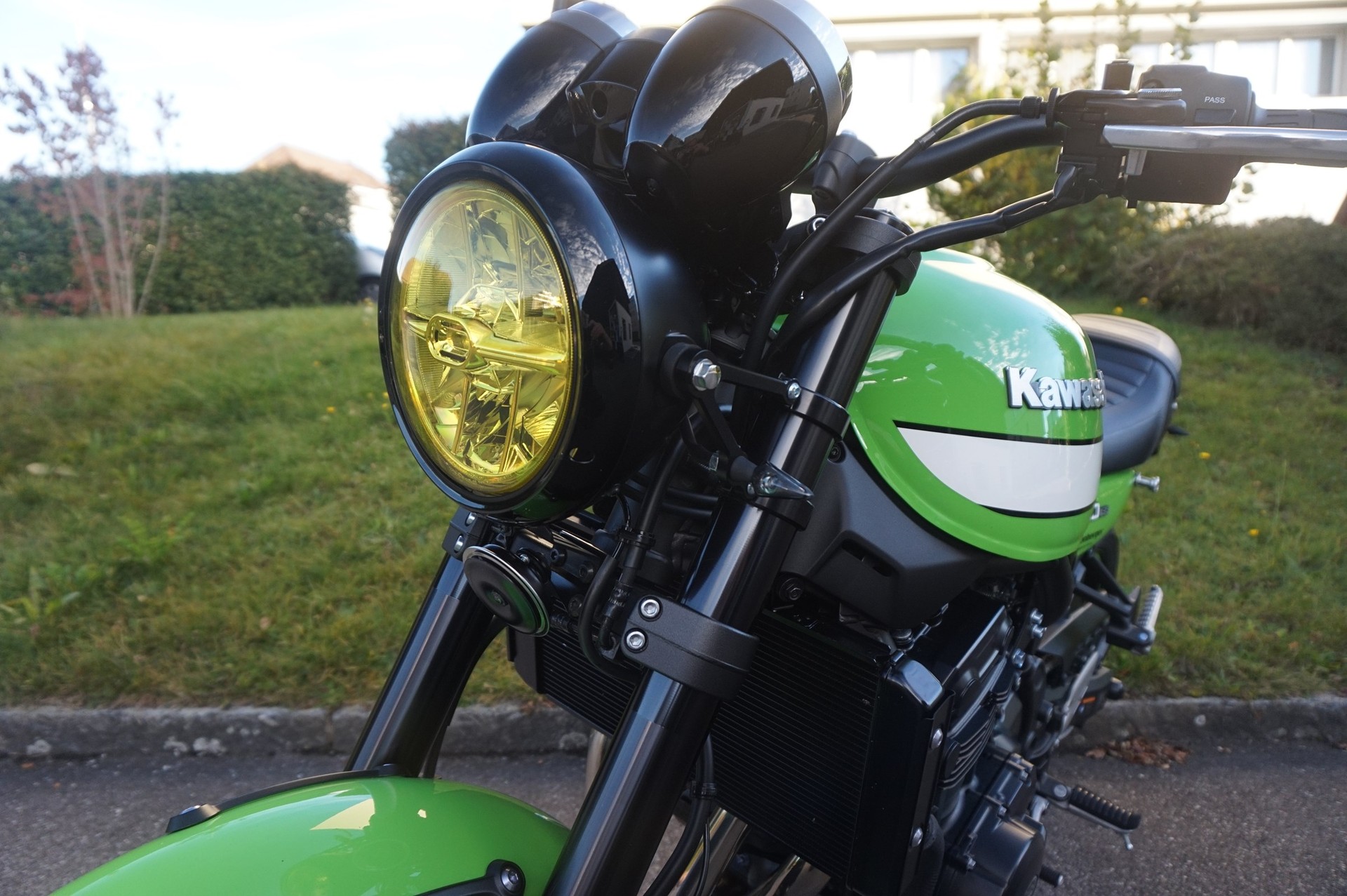 KAWASAKI Z 900RS ABS Vintage Lime Green mit goldenem Scheinwerferglas-image-4