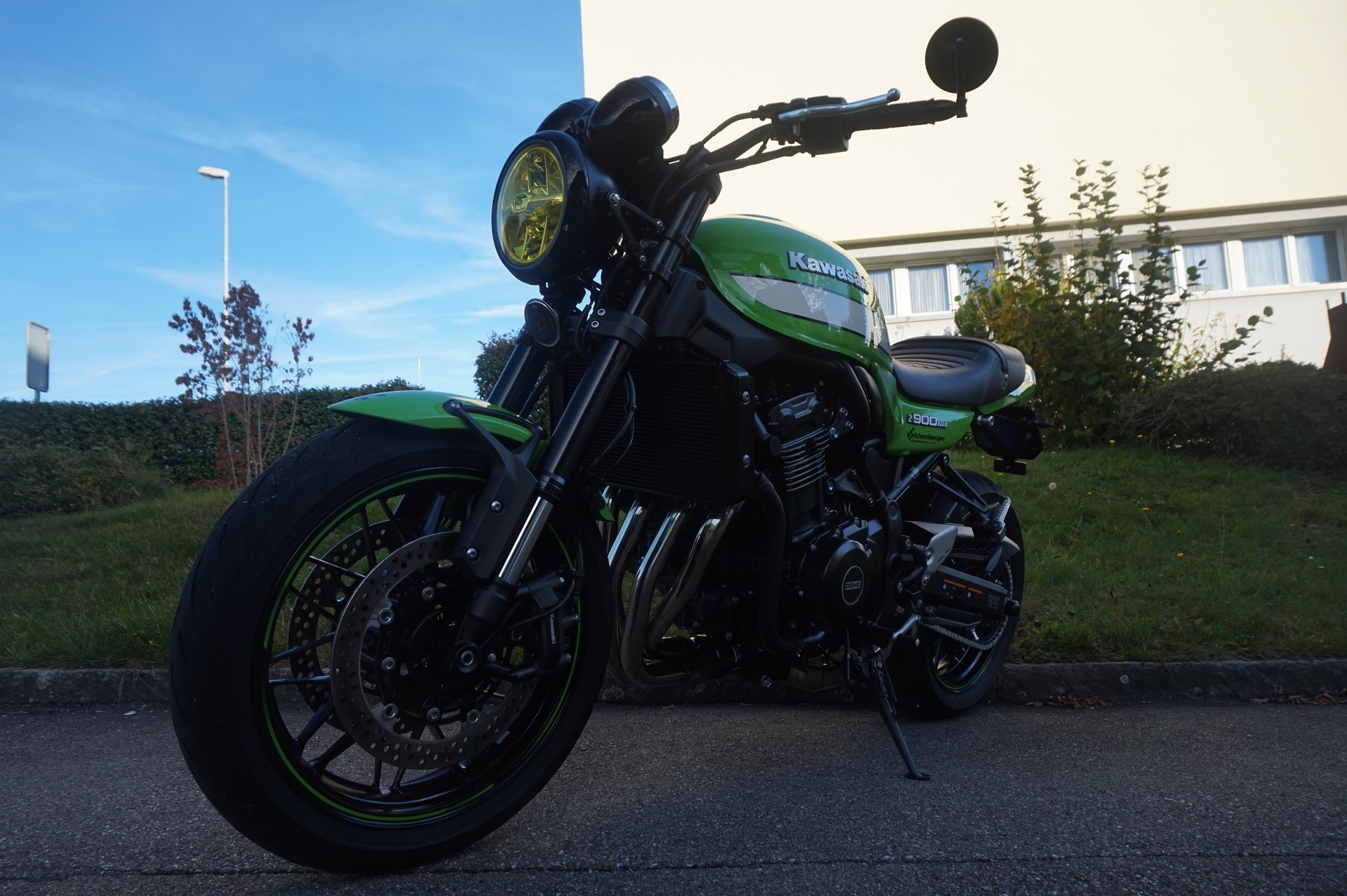 KAWASAKI Z 900RS ABS Vintage Lime Green mit goldenem Scheinwerferglas-image-6