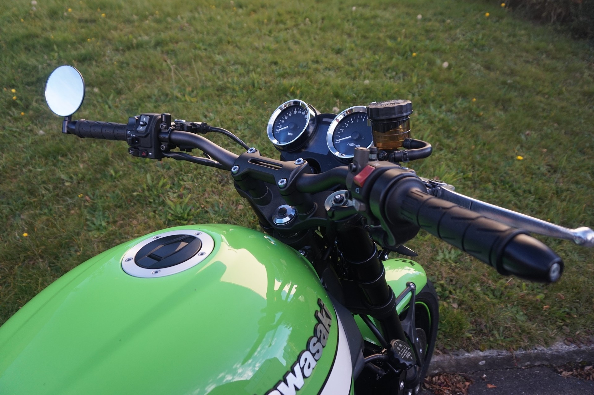 KAWASAKI Z 900RS ABS Vintage Lime Green mit goldenem Scheinwerferglas-image-8