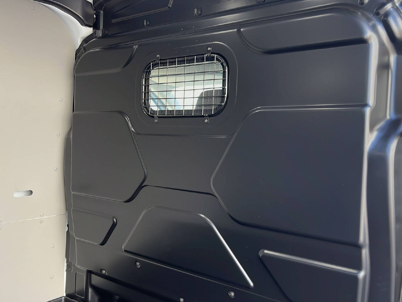FORD E-Transit Van 350 L2H2 67kWh Trend-image-14