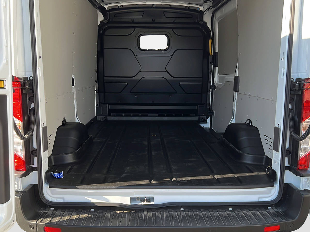 FORD E-Transit Van 350 L2H2 67kWh Trend-image-12