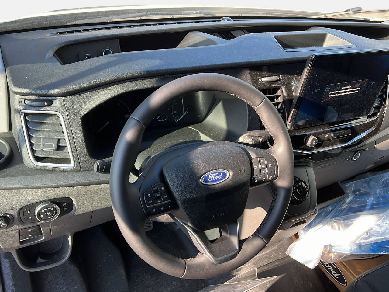 FORD E-Transit Van 350 L2H2 67kWh Trend-image-9