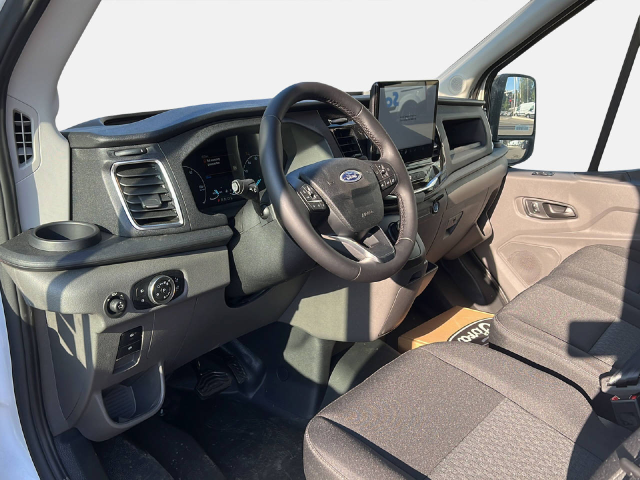 FORD E-Transit Van 350 L2H2 67kWh Trend-image-8