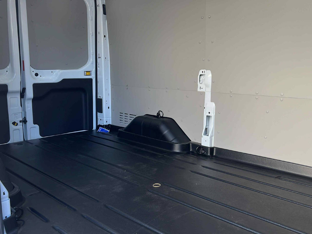 FORD E-Transit Van 350 L2H2 67kWh Trend-image-13