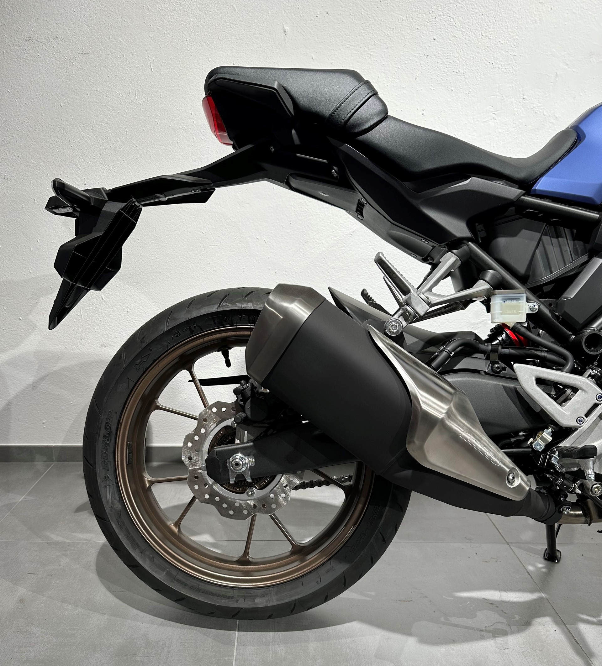 HONDA CB 300 R-showroom-element-1