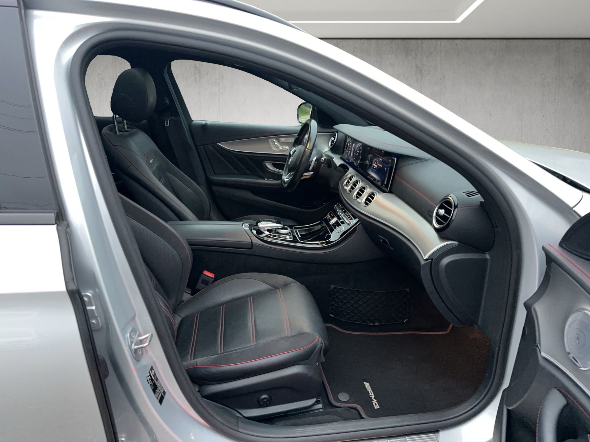 MERCEDES-BENZ E 43 AMG 4 Matic 9G-Tronic-image-10