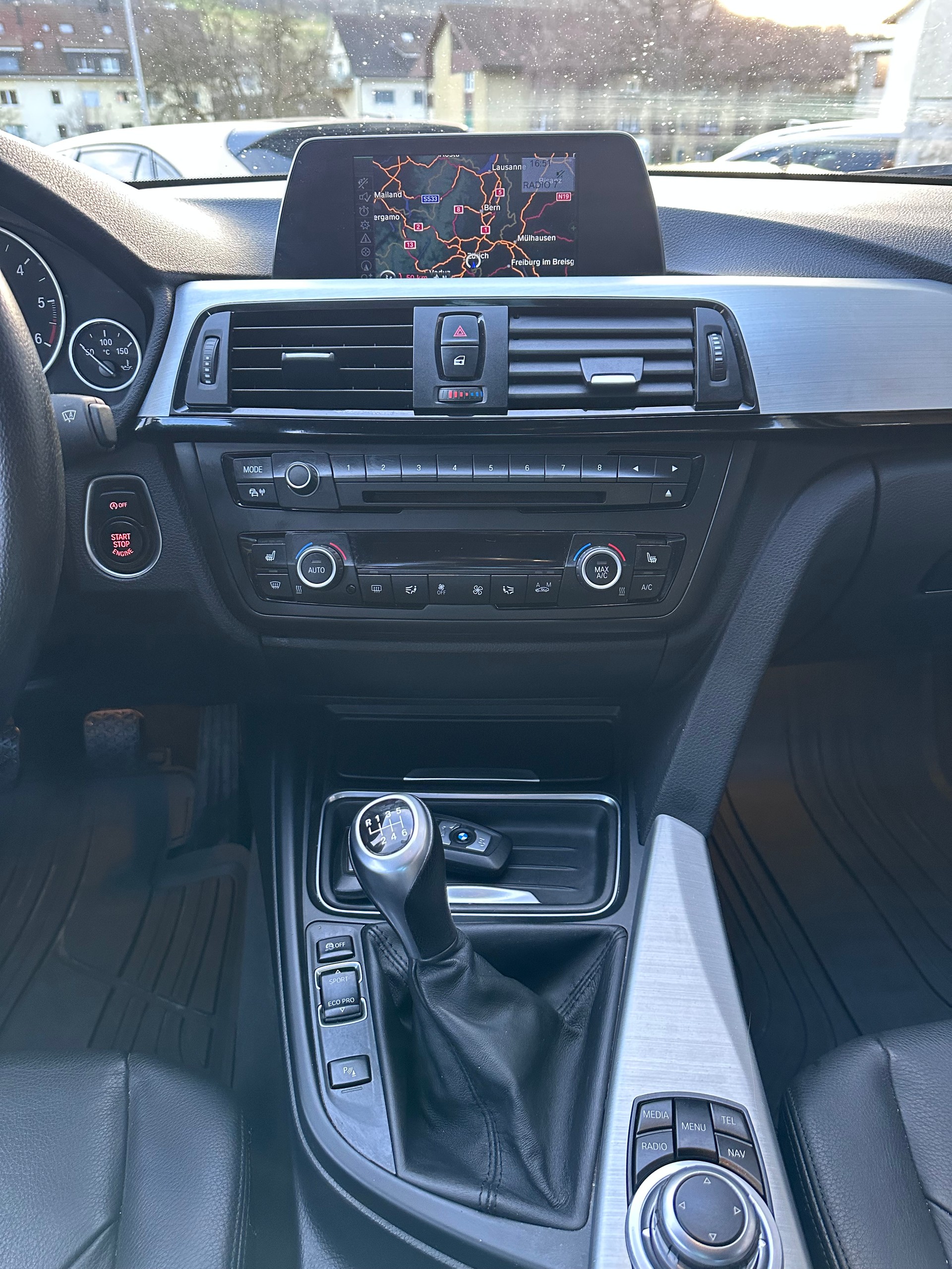 BMW 318d-image-8