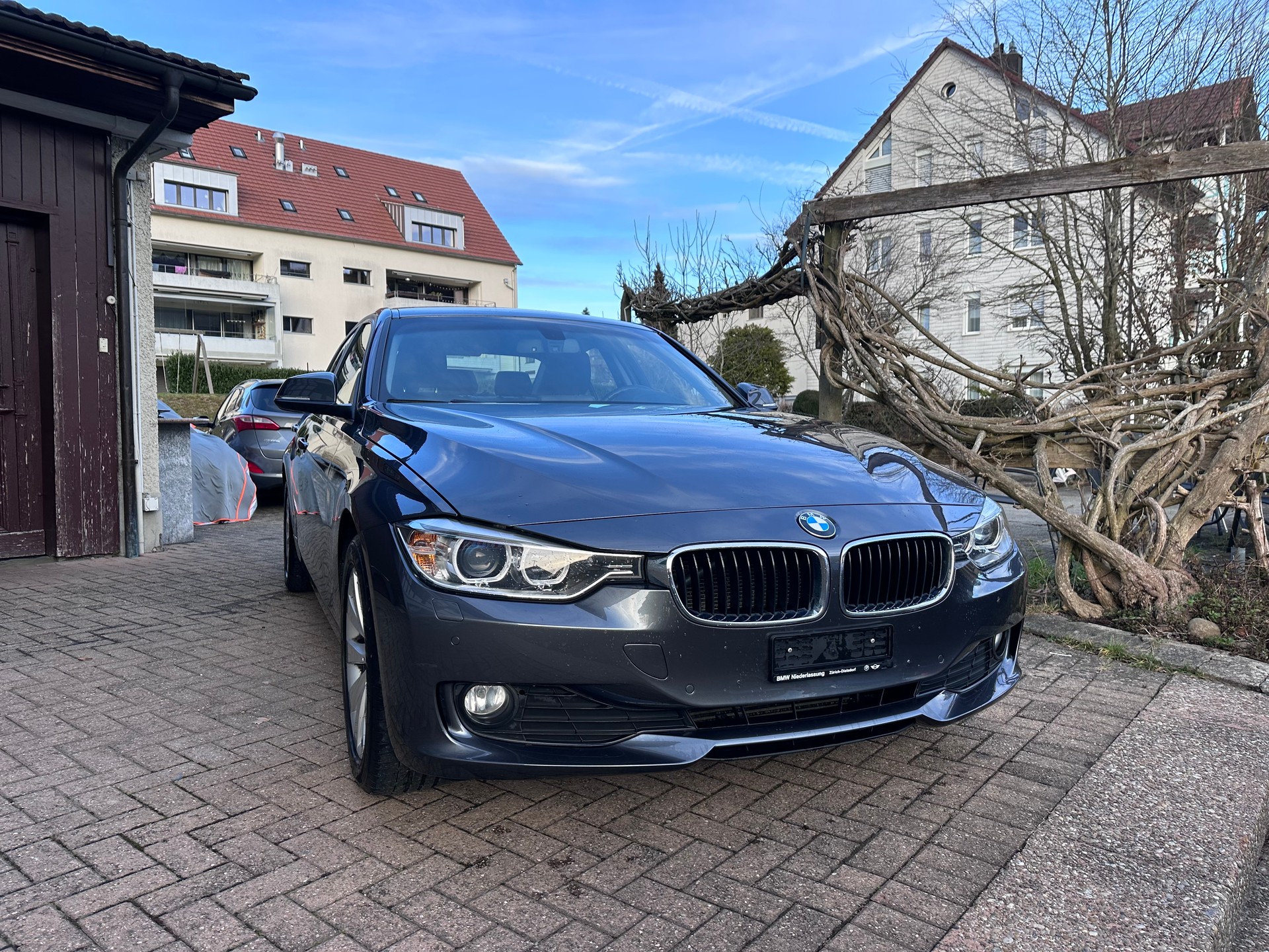BMW 318d-image-1