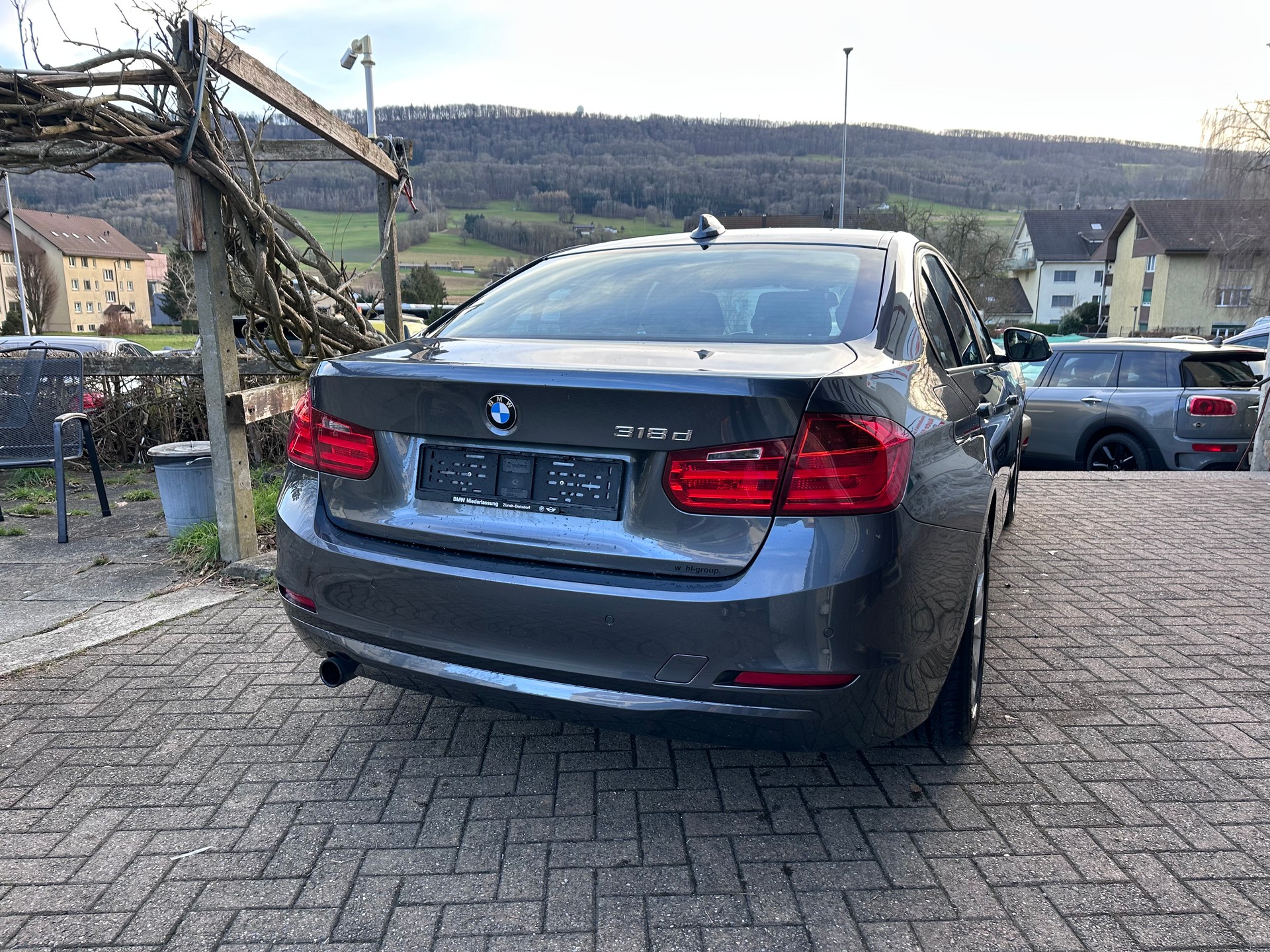 BMW 318d-image-2