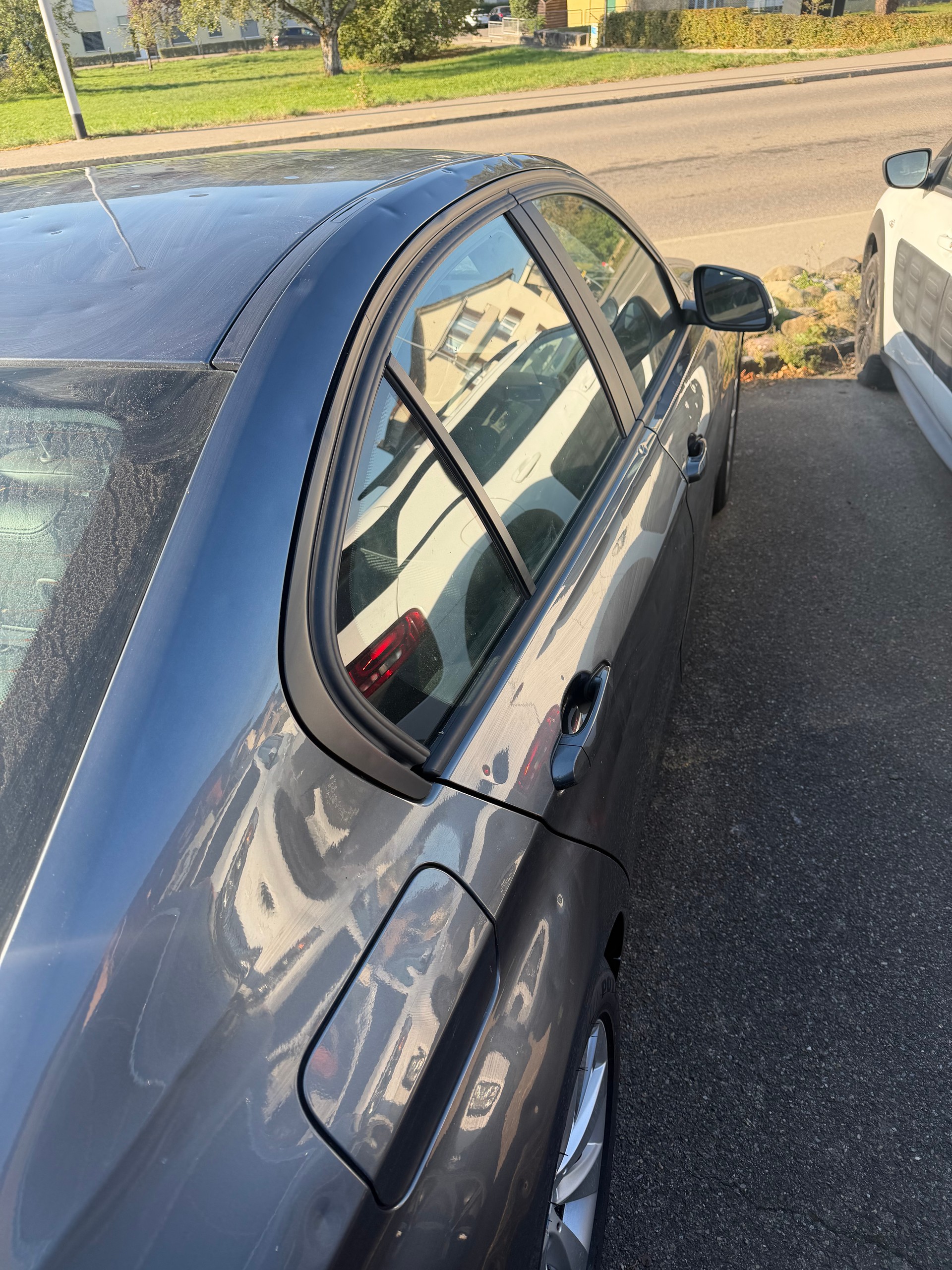 BMW 318d-image-11