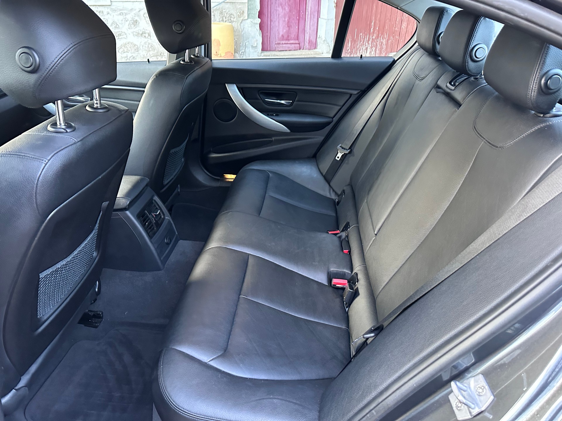 BMW 318d-image-6