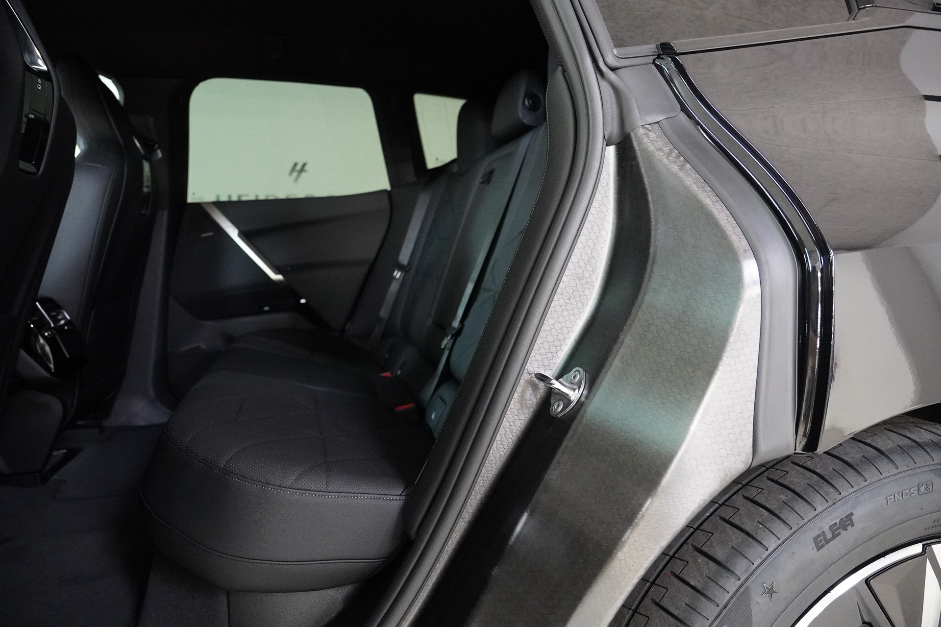 BMW iX xDrive50-image-13