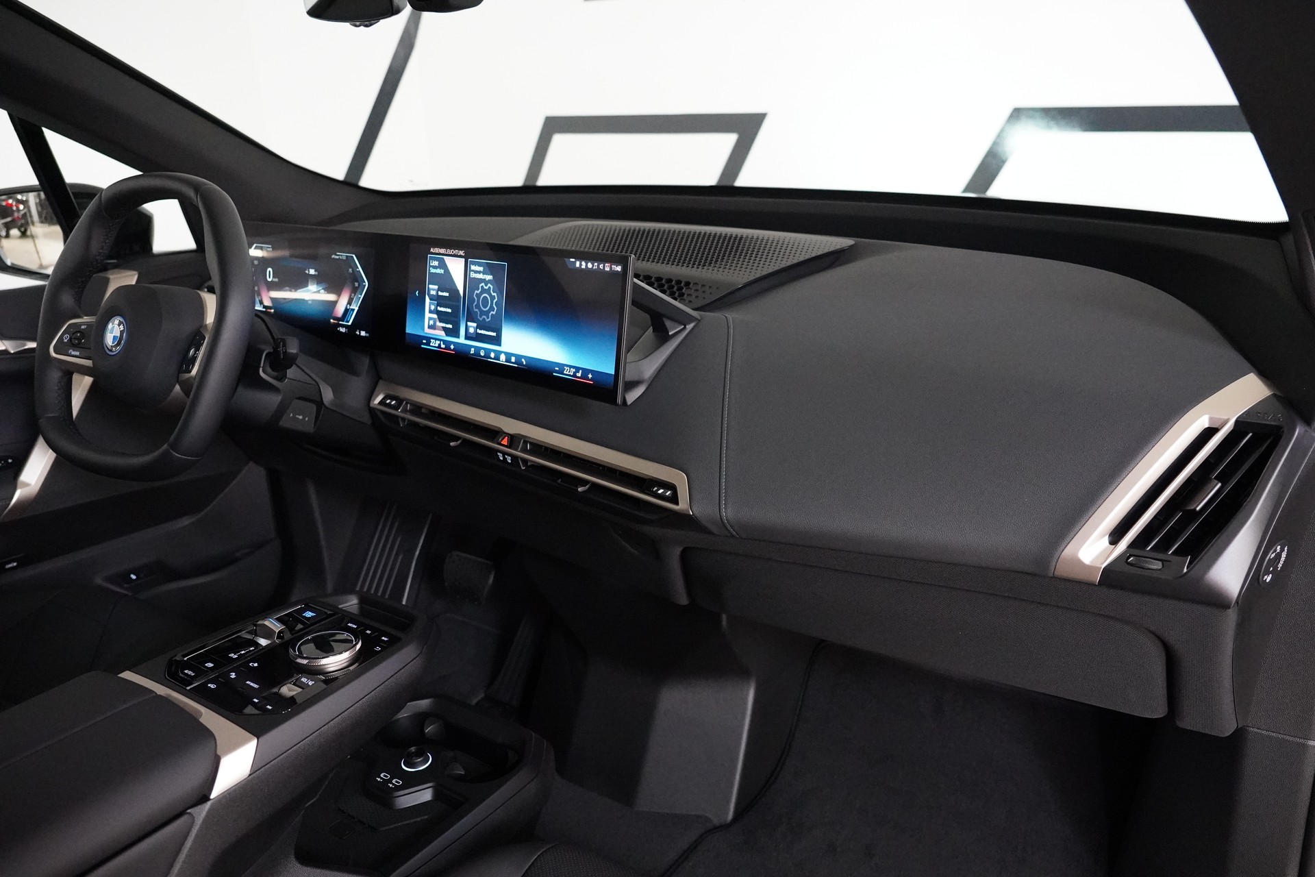 BMW iX xDrive50-image-16