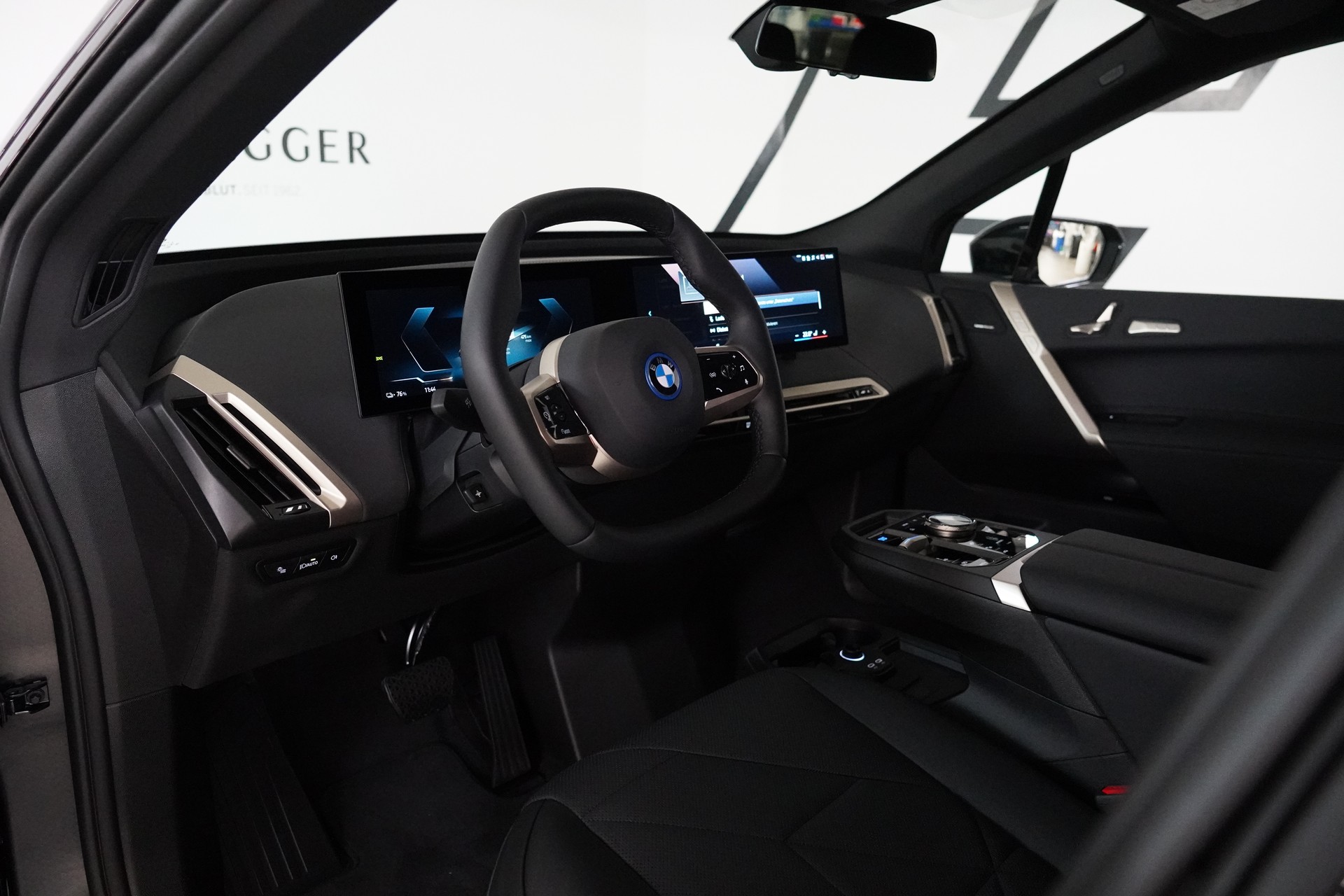 BMW iX xDrive50-image-21