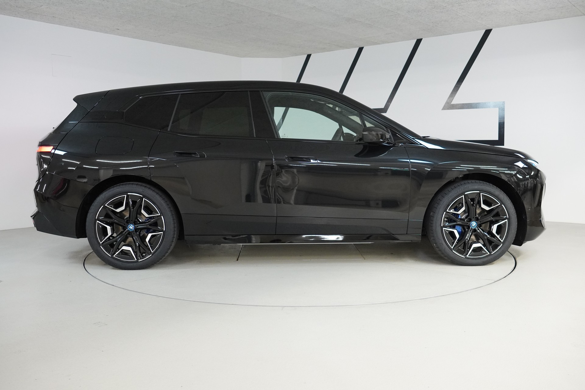 BMW iX xDrive50-image-8