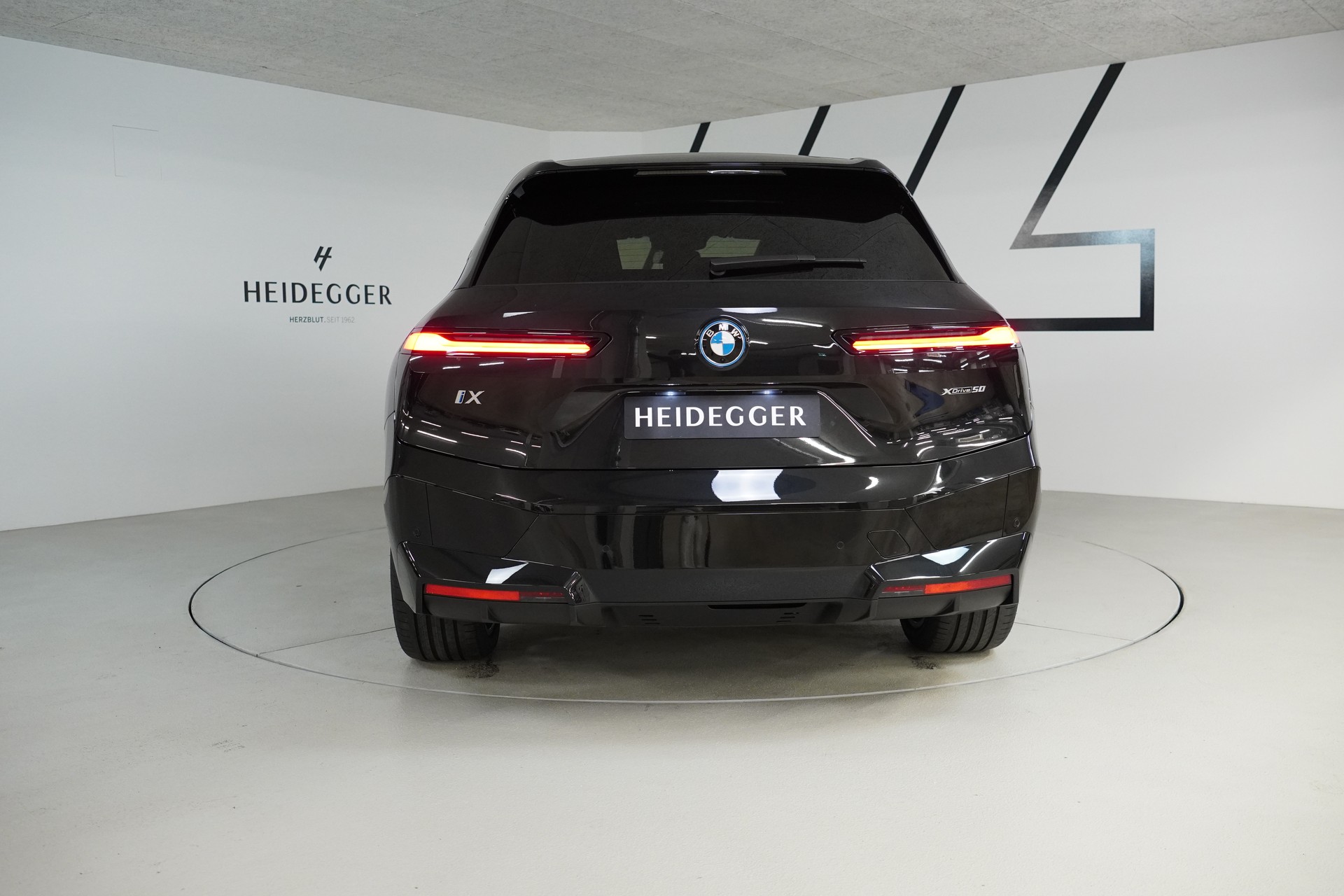BMW iX xDrive50-image-6